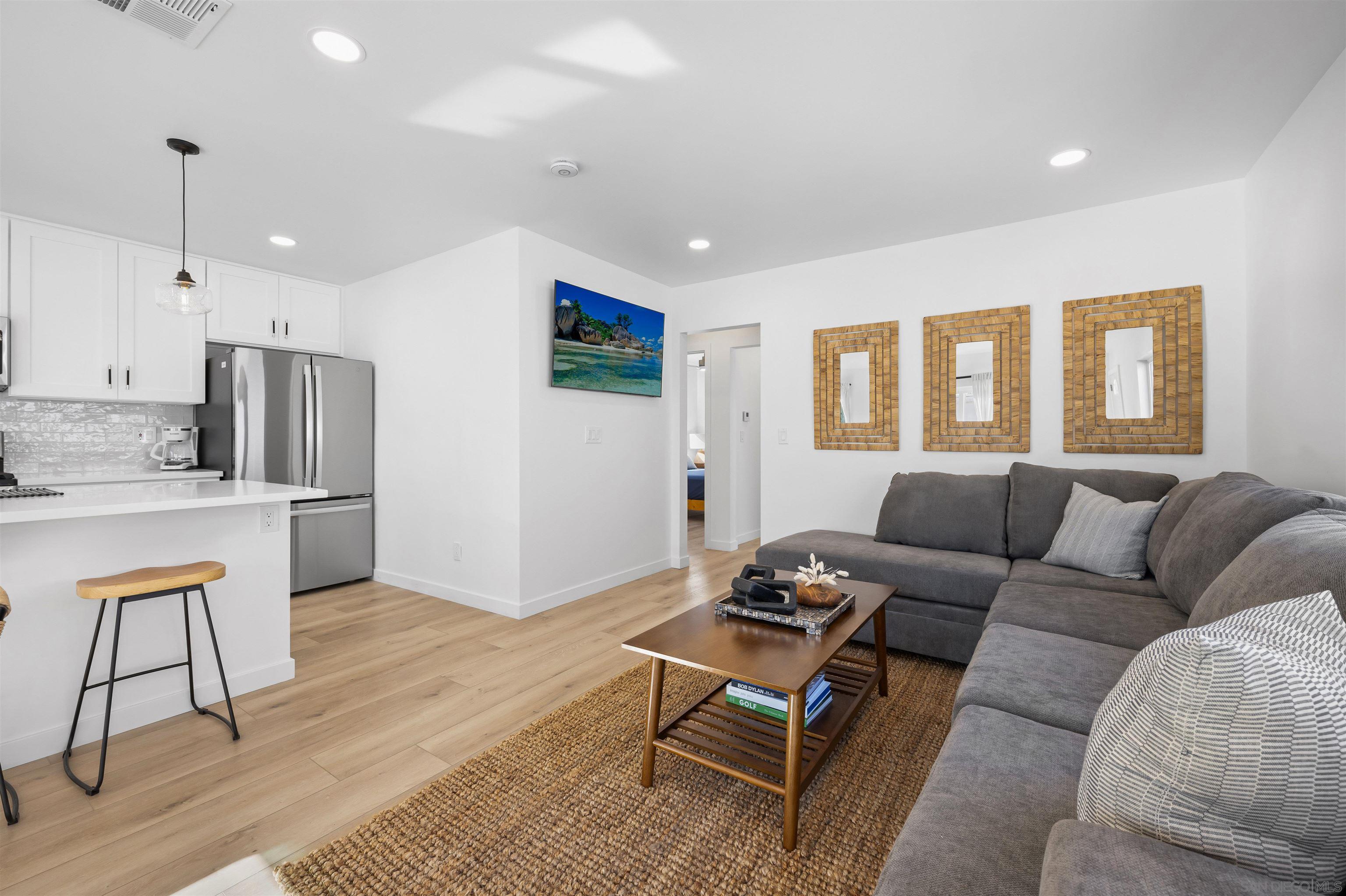 836 Island Ct
