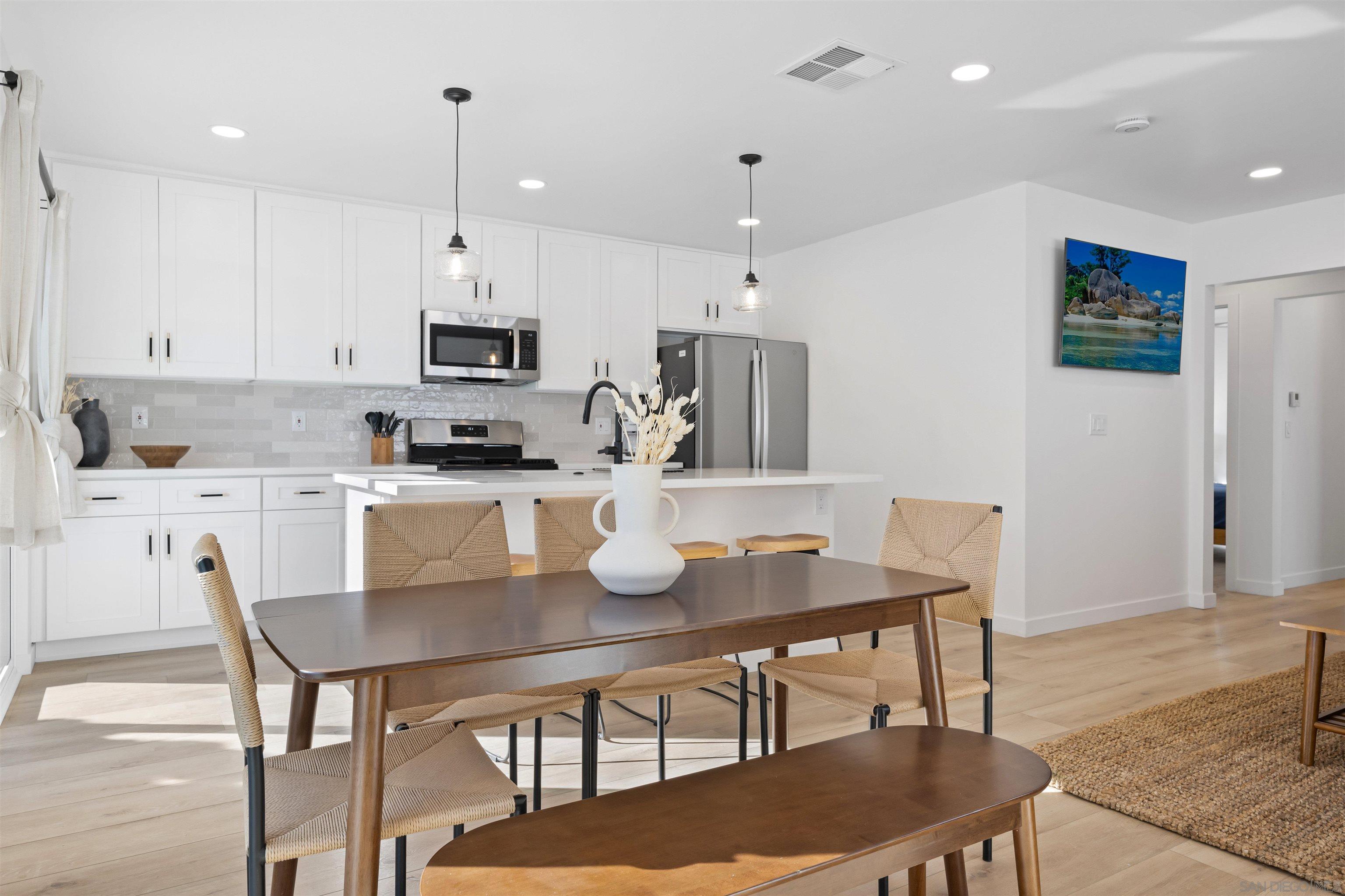 836 Island Ct