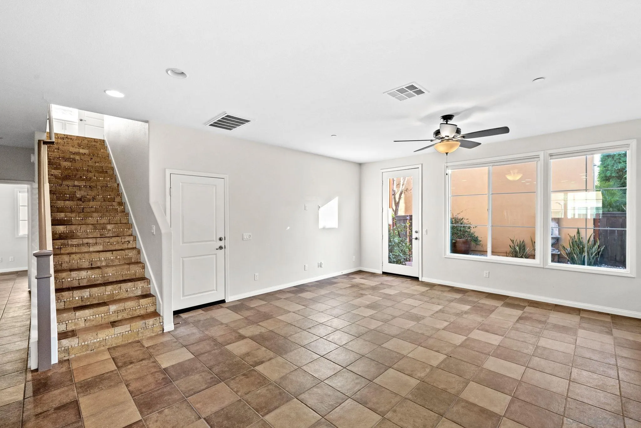 San Marcos, California 92078, United States, 5 Bedrooms Bedrooms, ,3 BathroomsBathrooms,Residential,Pending,8584