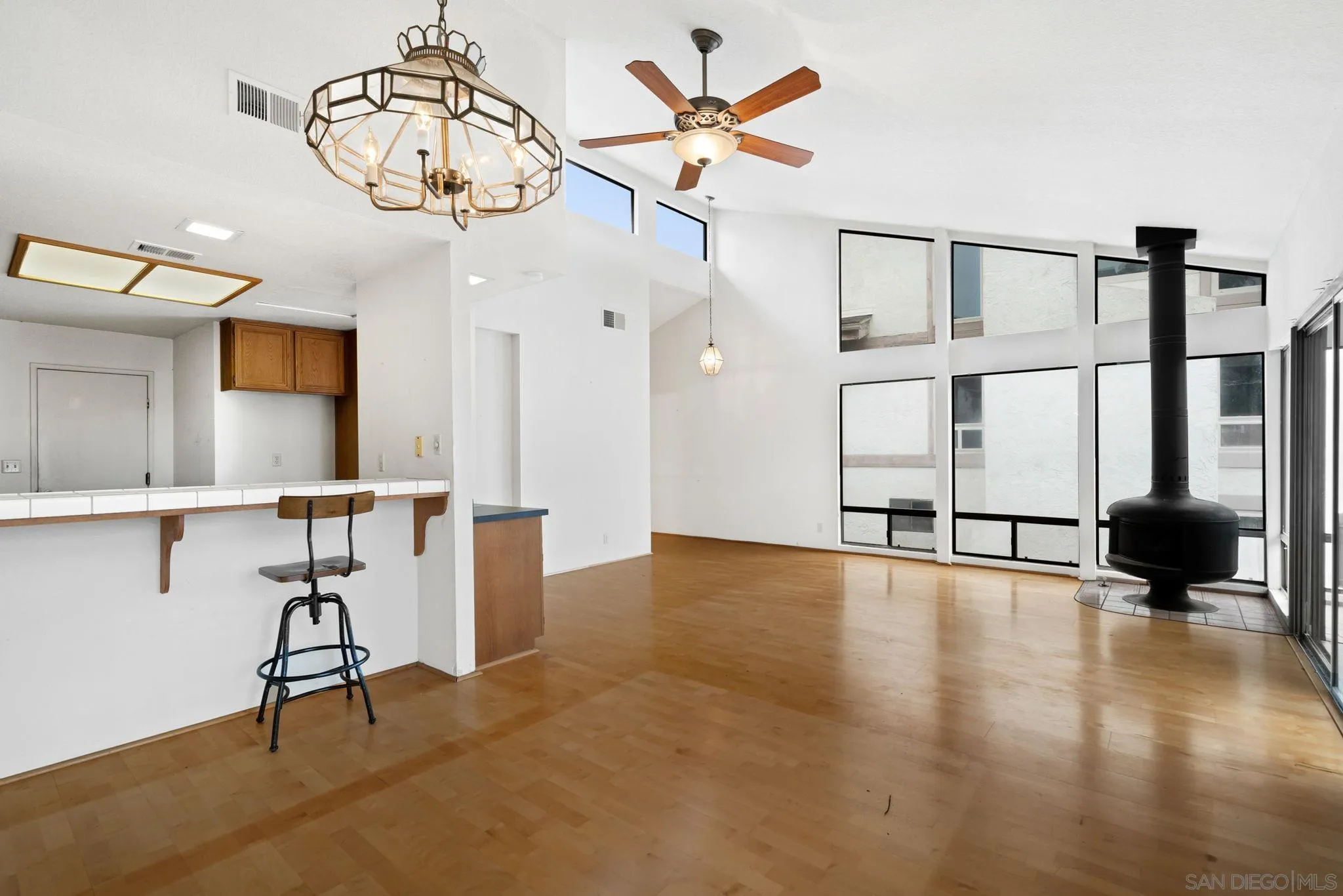 San Diego, California 92124, United States, 2 Bedrooms Bedrooms, ,3 BathroomsBathrooms,Residential,Active,3815