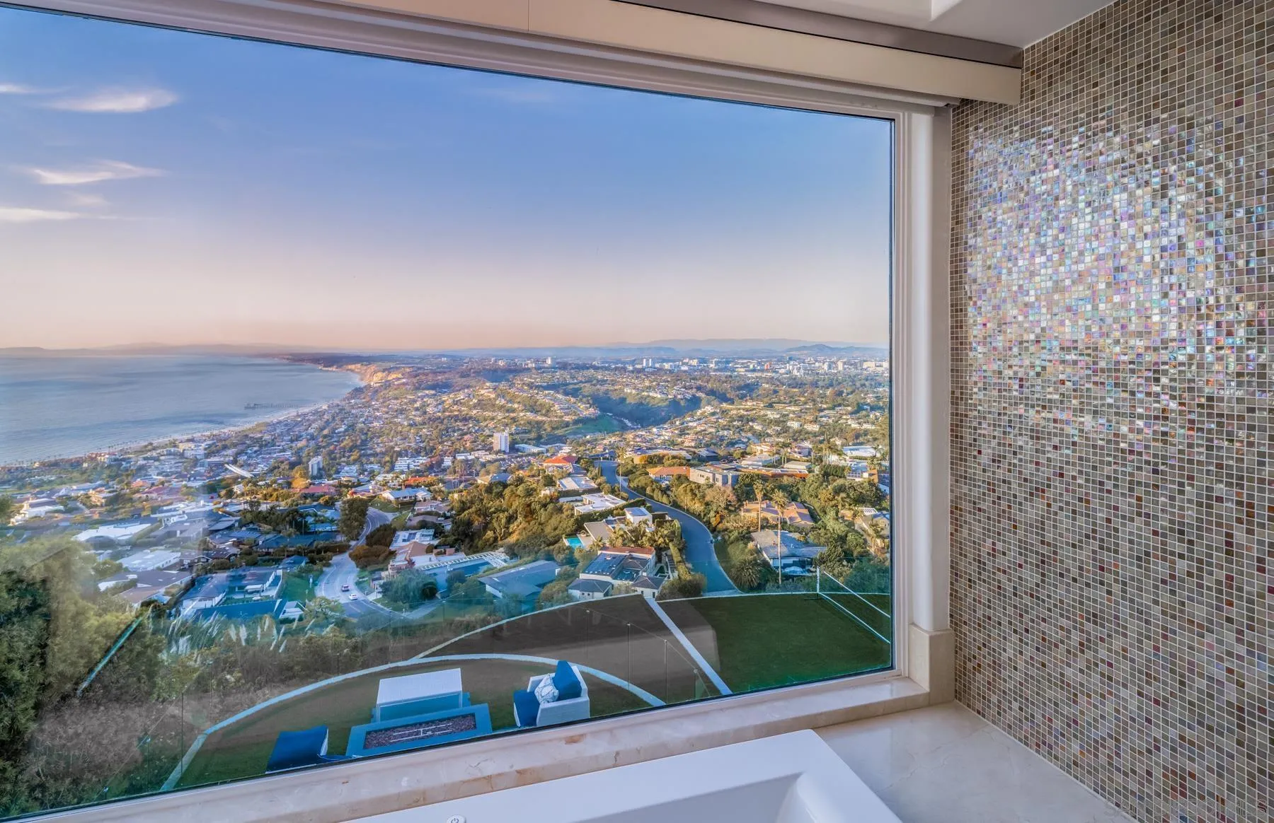 La Jolla, California 92037, United States, 5 Bedrooms Bedrooms, ,6 BathroomsBathrooms,Residential,Active,115473
