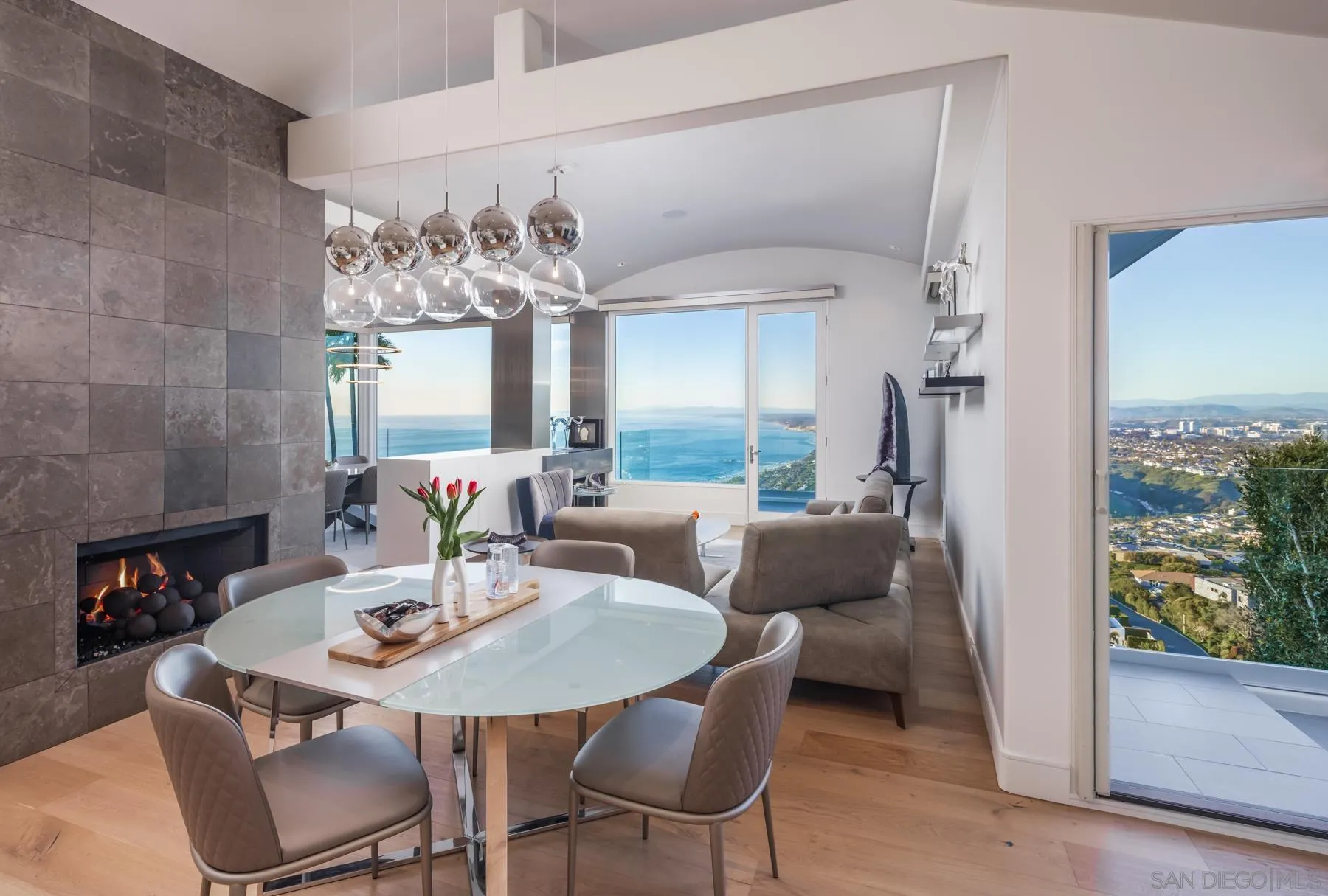 La Jolla, California 92037, United States, 5 Bedrooms Bedrooms, ,6 BathroomsBathrooms,Residential,Active,115473