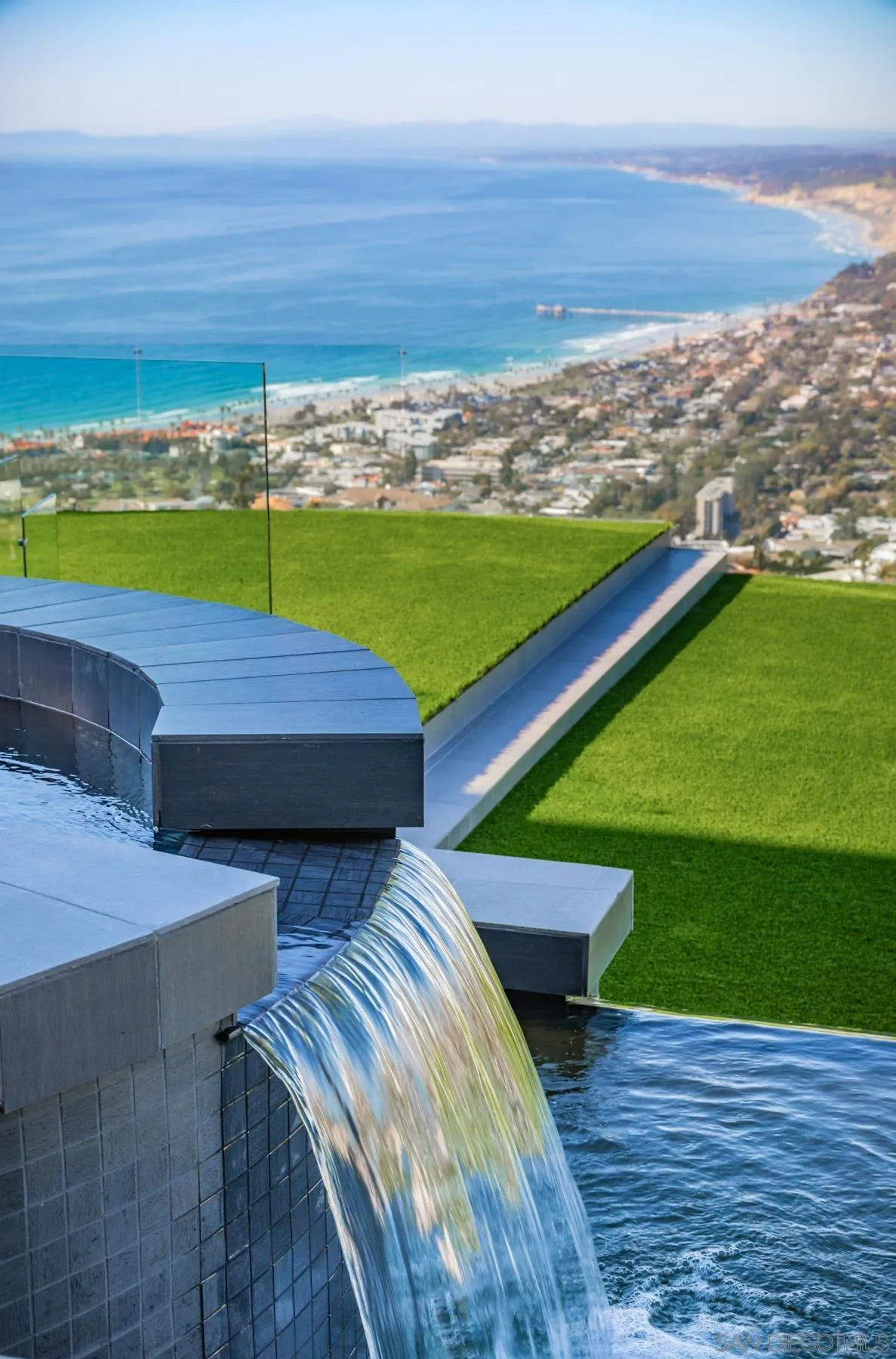 La Jolla, California 92037, United States, 5 Bedrooms Bedrooms, ,6 BathroomsBathrooms,Residential,Active,115473