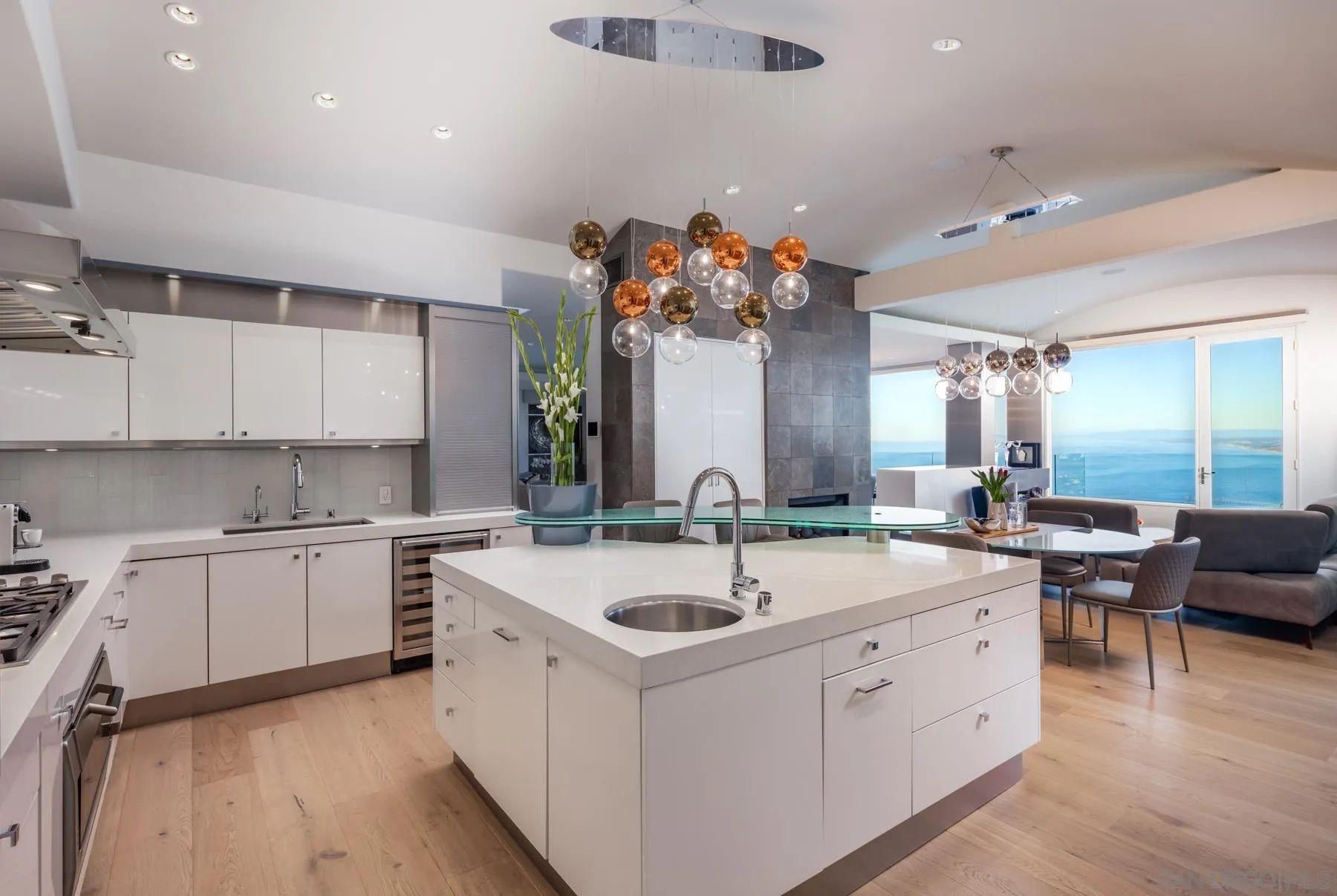 La Jolla, California 92037, United States, 5 Bedrooms Bedrooms, ,6 BathroomsBathrooms,Residential,Active,115473