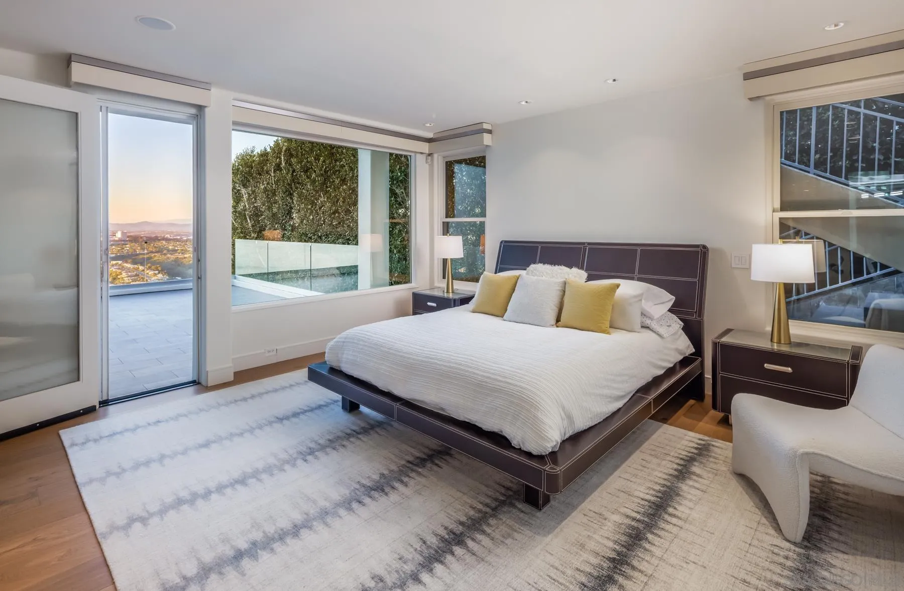 La Jolla, California 92037, United States, 5 Bedrooms Bedrooms, ,6 BathroomsBathrooms,Residential,Active,115473