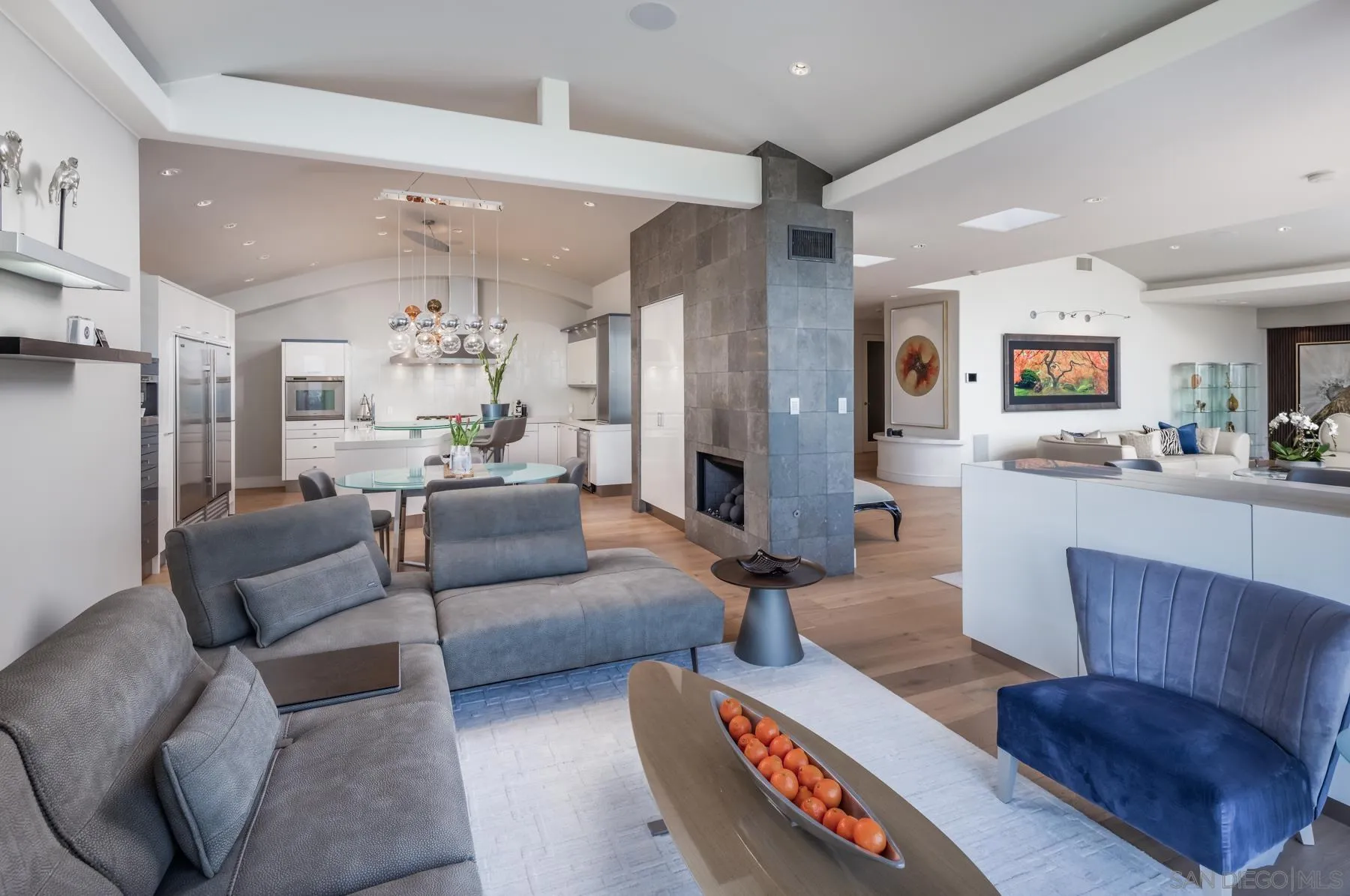 La Jolla, California 92037, United States, 5 Bedrooms Bedrooms, ,6 BathroomsBathrooms,Residential,Active,115473