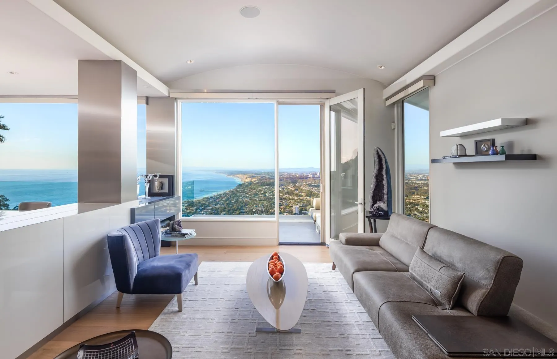 La Jolla, California 92037, United States, 5 Bedrooms Bedrooms, ,6 BathroomsBathrooms,Residential,Active,115473