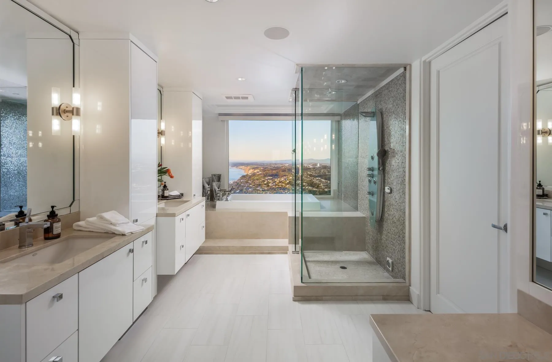 La Jolla, California 92037, United States, 5 Bedrooms Bedrooms, ,6 BathroomsBathrooms,Residential,Active,115473