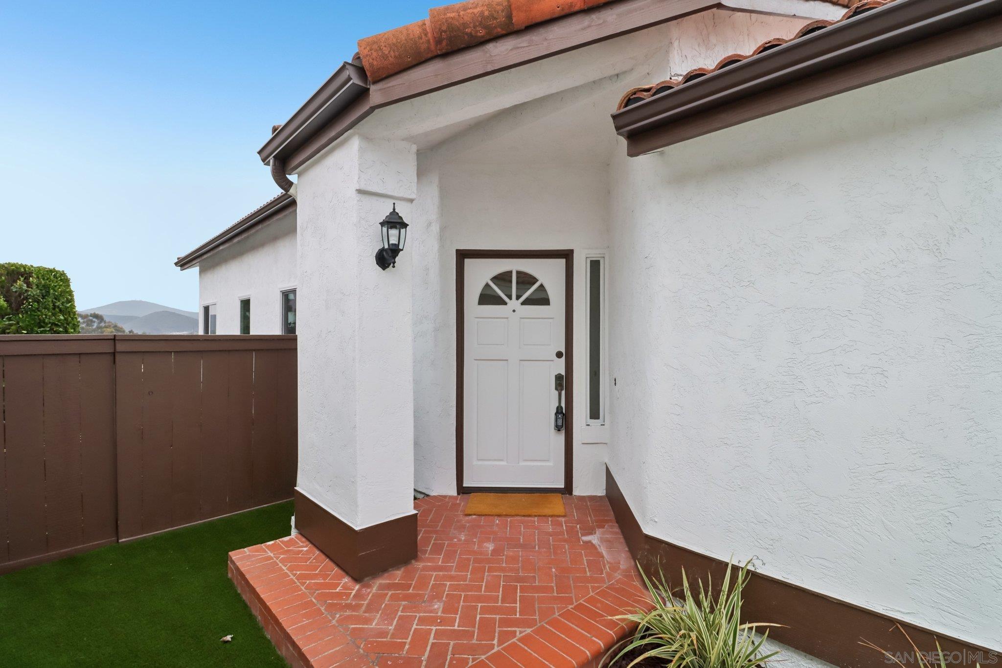 15804 Caminito Cercado