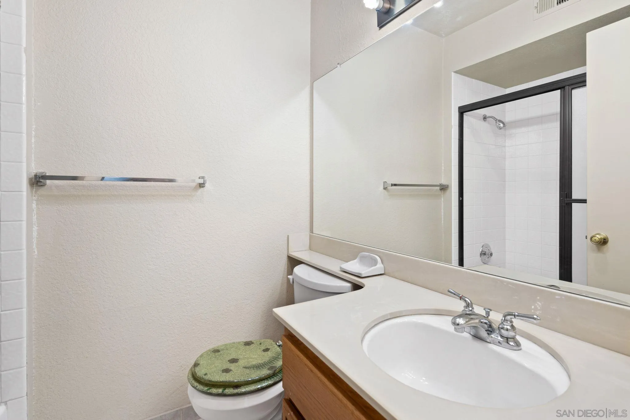 San Diego, California 92124, United States, 2 Bedrooms Bedrooms, ,3 BathroomsBathrooms,Residential,Pending,130630