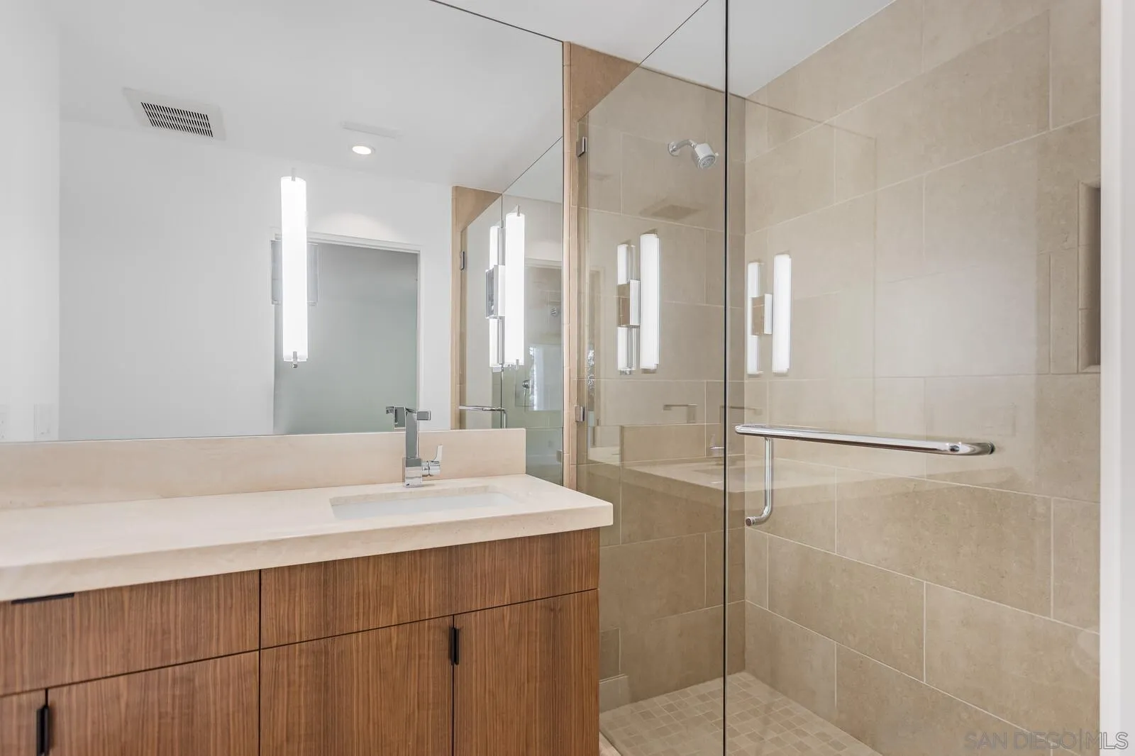 La Jolla, California 92037, United States, 6 Bedrooms Bedrooms, ,6 BathroomsBathrooms,Residential,Active,41119