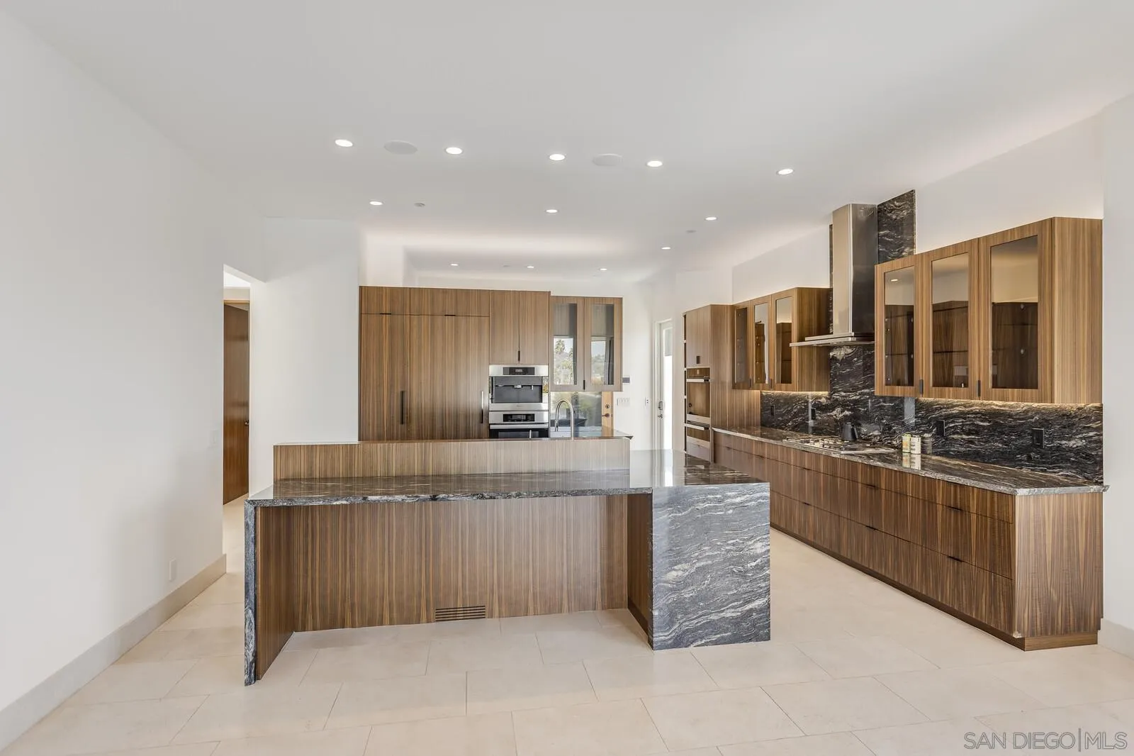 La Jolla, California 92037, United States, 6 Bedrooms Bedrooms, ,6 BathroomsBathrooms,Residential,Active,41119