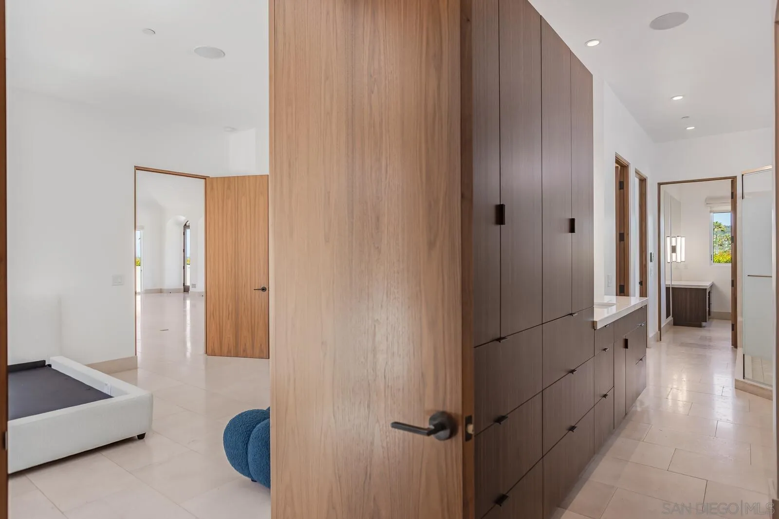 La Jolla, California 92037, United States, 6 Bedrooms Bedrooms, ,6 BathroomsBathrooms,Residential,Active,41119