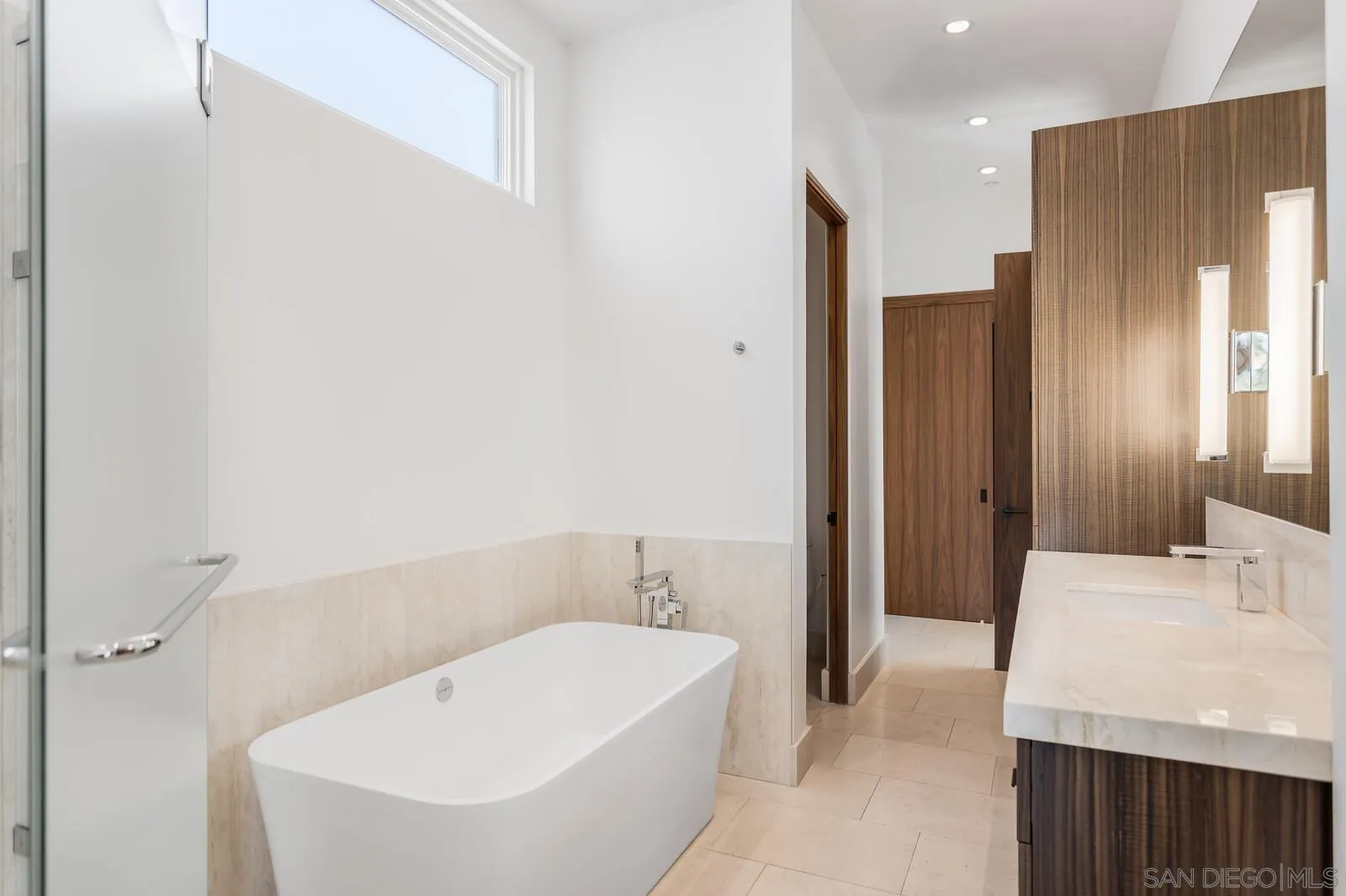 La Jolla, California 92037, United States, 6 Bedrooms Bedrooms, ,6 BathroomsBathrooms,Residential,Active,41119