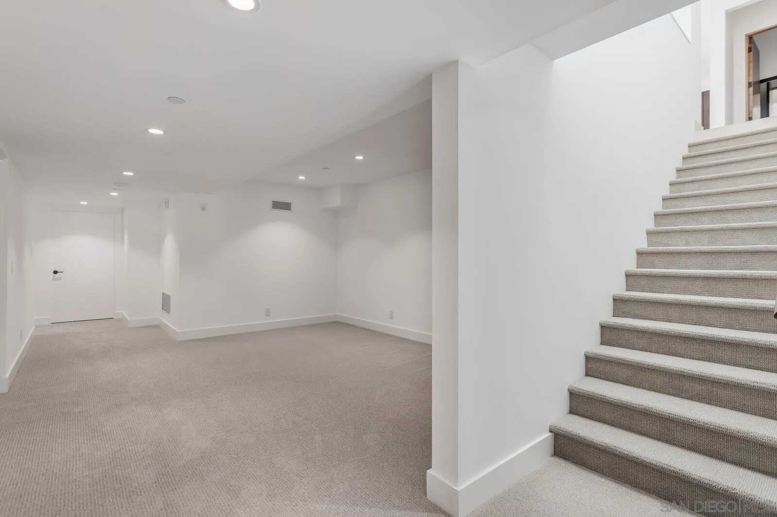 La Jolla, California 92037, United States, 6 Bedrooms Bedrooms, ,6 BathroomsBathrooms,Residential,Active,41119