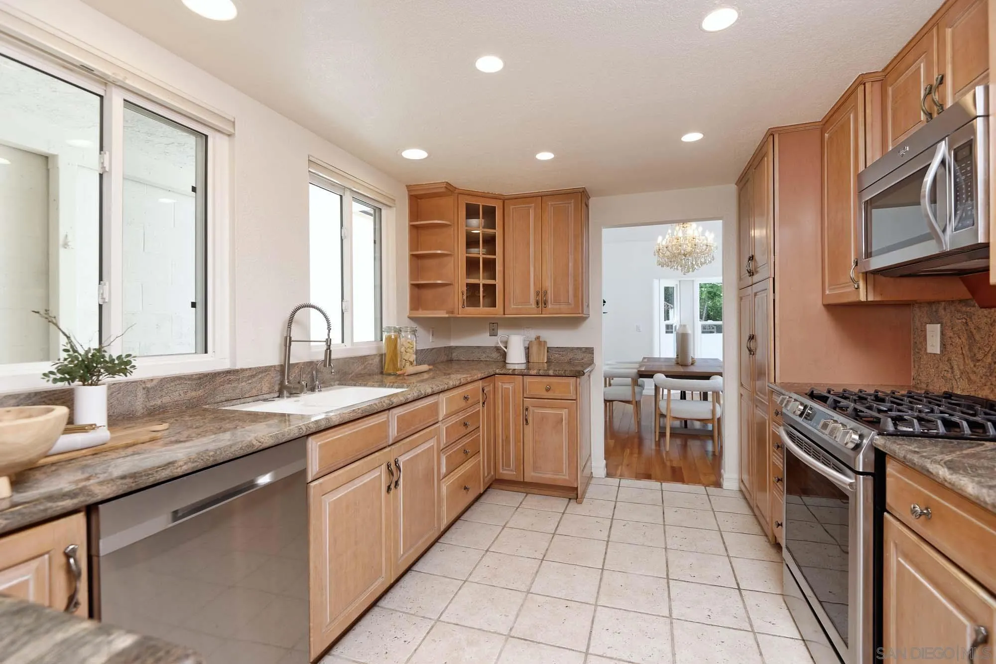 La Jolla, California 92037, United States, 4 Bedrooms Bedrooms, ,3 BathroomsBathrooms,Residential,Pending,2764