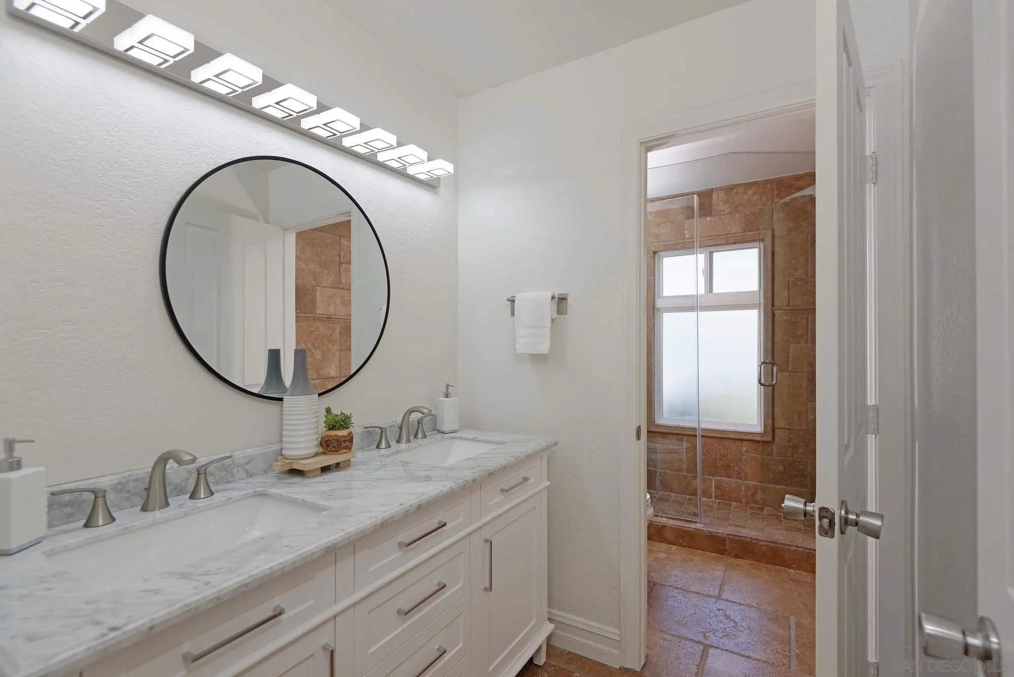 La Jolla, California 92037, United States, 4 Bedrooms Bedrooms, ,3 BathroomsBathrooms,Residential,Pending,2764