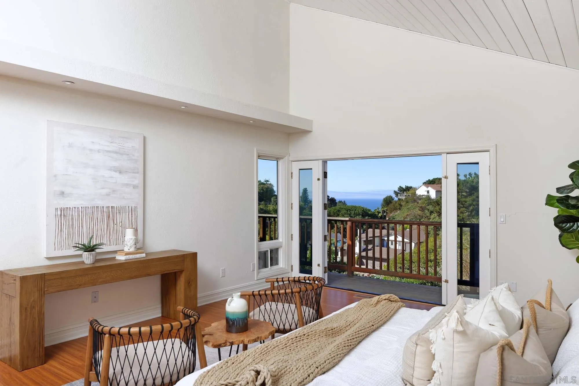 La Jolla, California 92037, United States, 4 Bedrooms Bedrooms, ,3 BathroomsBathrooms,Residential,Pending,2764