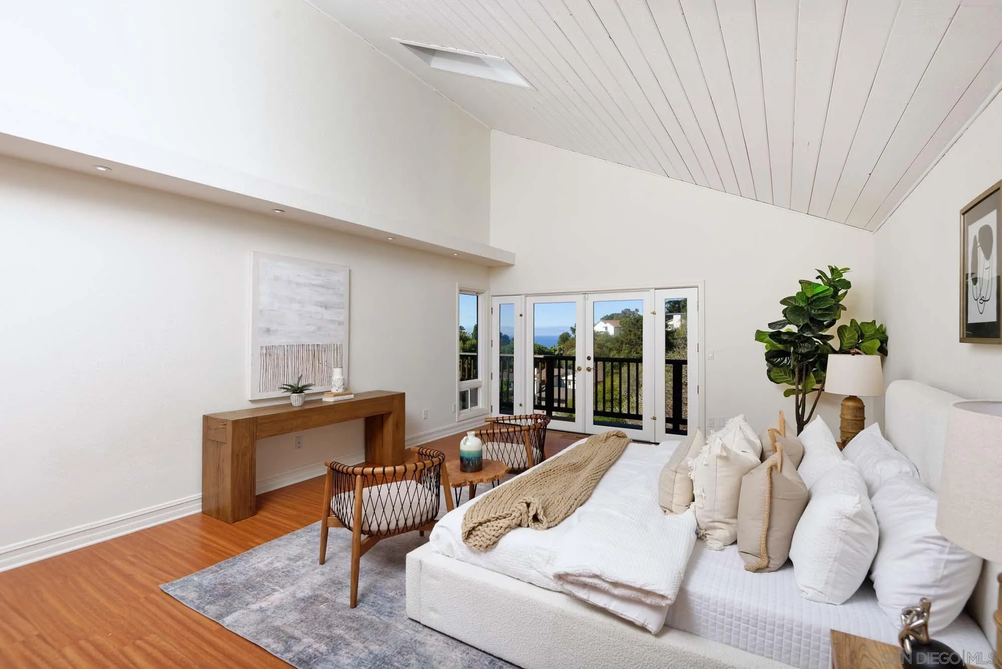 La Jolla, California 92037, United States, 4 Bedrooms Bedrooms, ,3 BathroomsBathrooms,Residential,Pending,2764