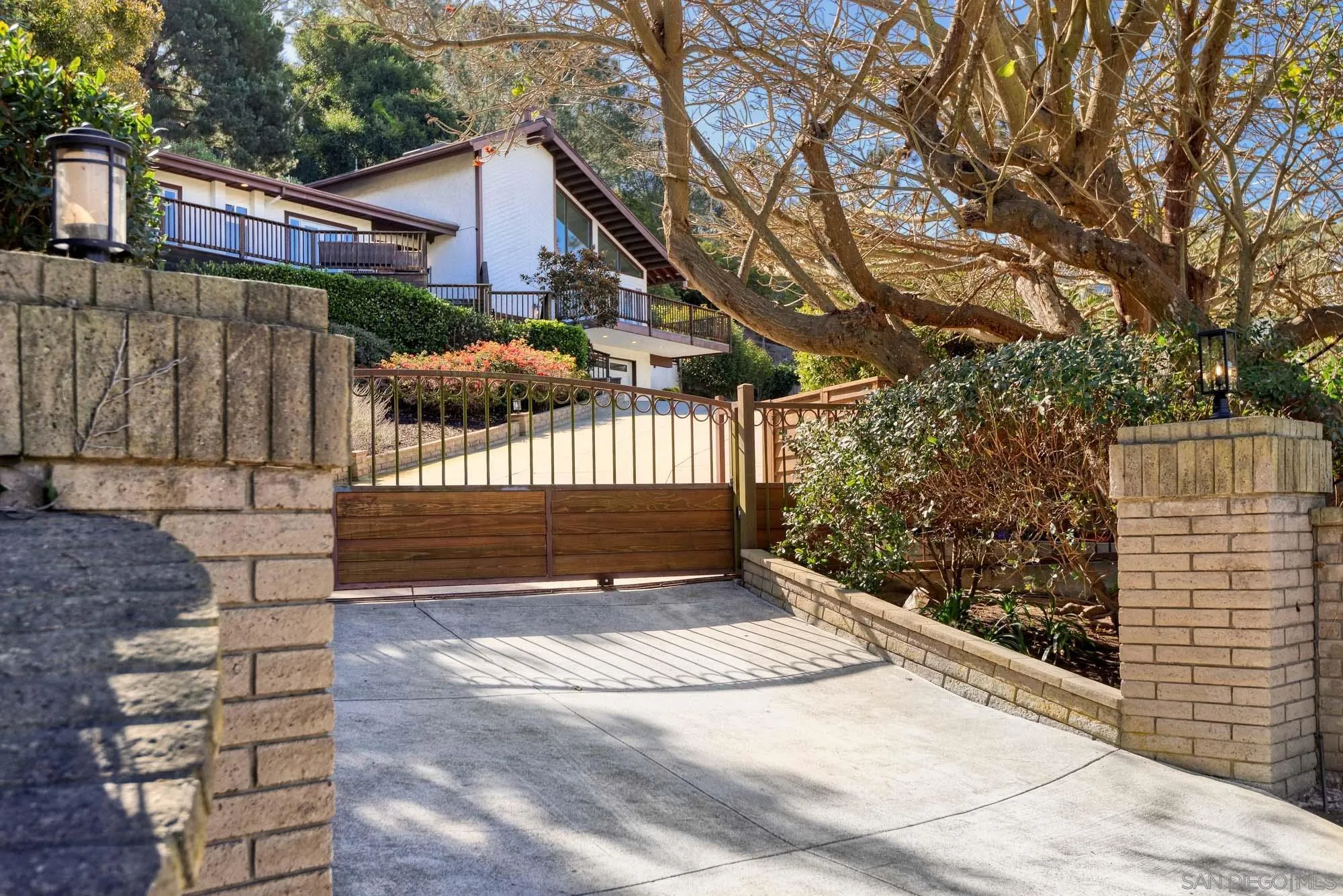 La Jolla, California 92037, United States, 4 Bedrooms Bedrooms, ,3 BathroomsBathrooms,Residential,Pending,2764