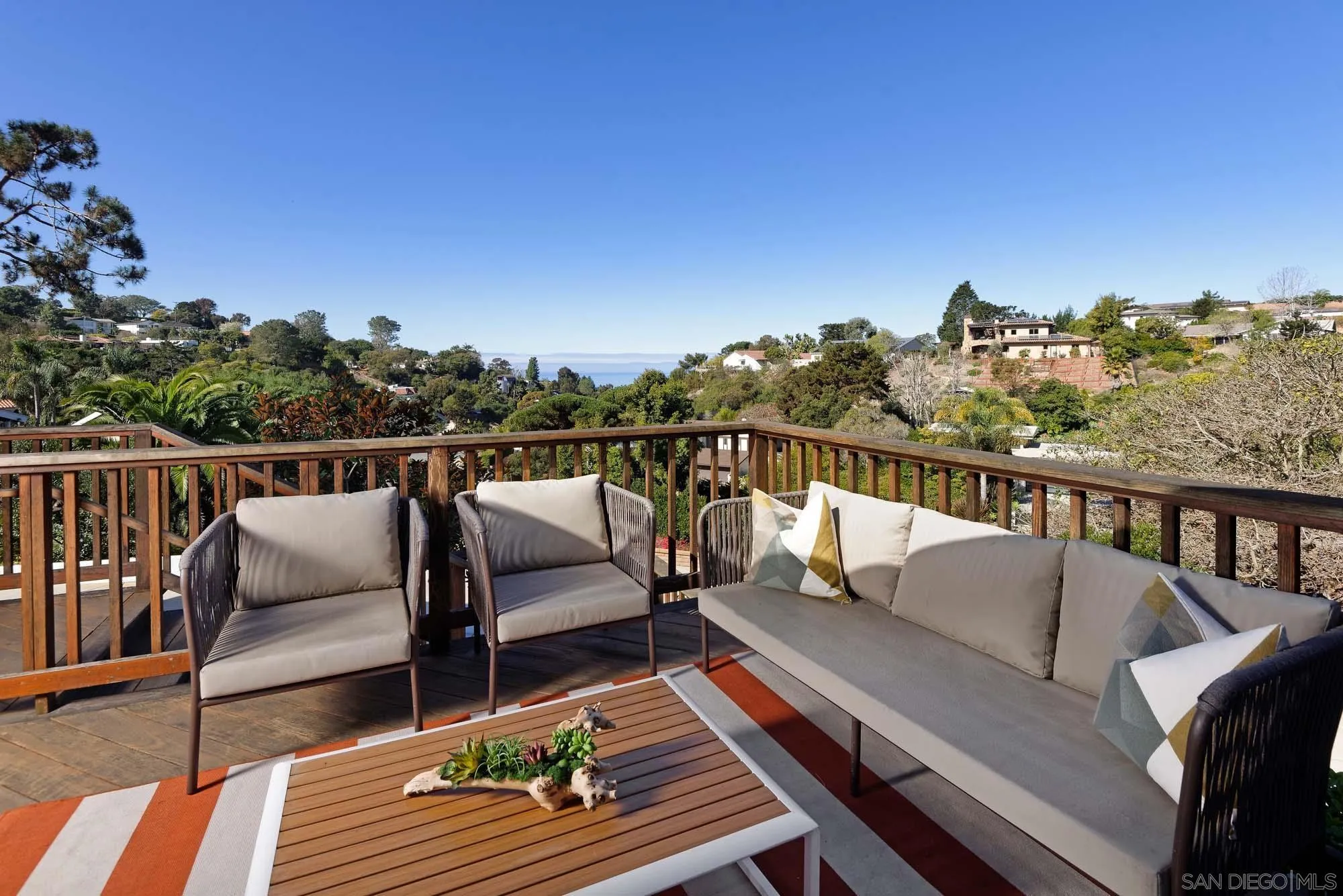 La Jolla, California 92037, United States, 4 Bedrooms Bedrooms, ,3 BathroomsBathrooms,Residential,Pending,2764