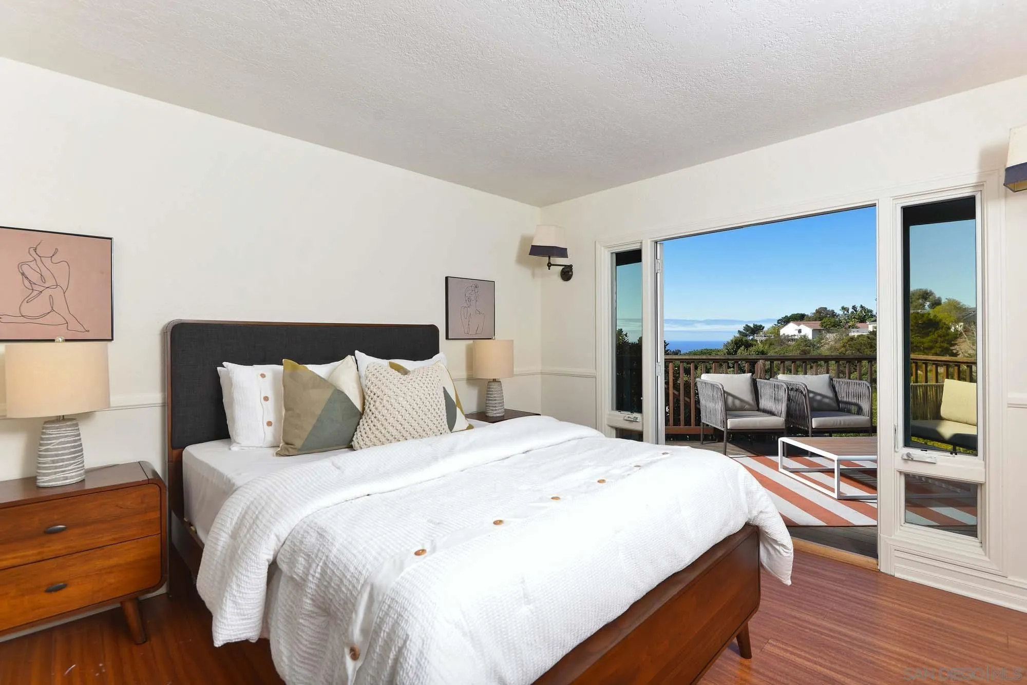 La Jolla, California 92037, United States, 4 Bedrooms Bedrooms, ,3 BathroomsBathrooms,Residential,Pending,2764