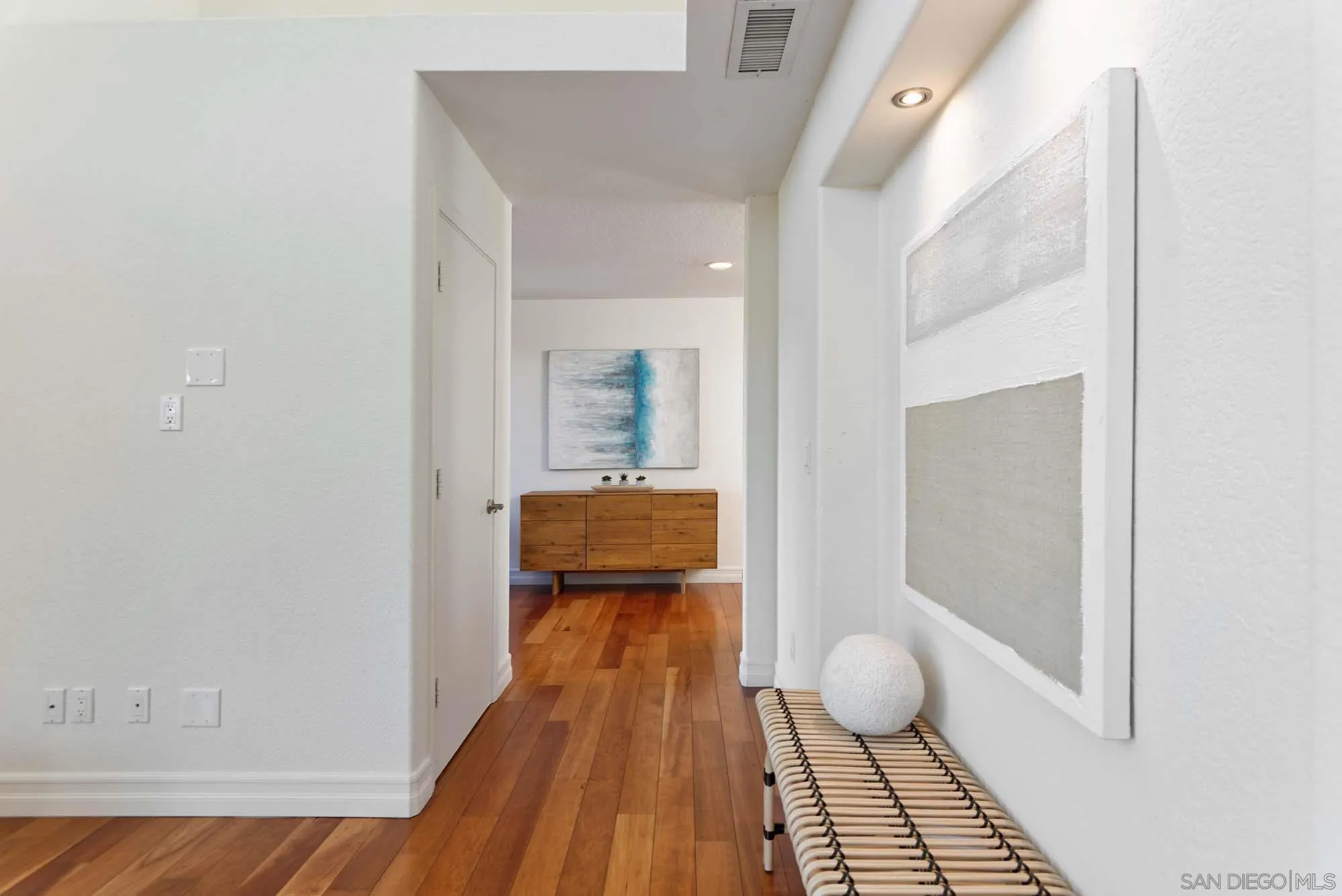 La Jolla, California 92037, United States, 4 Bedrooms Bedrooms, ,3 BathroomsBathrooms,Residential,Pending,2764