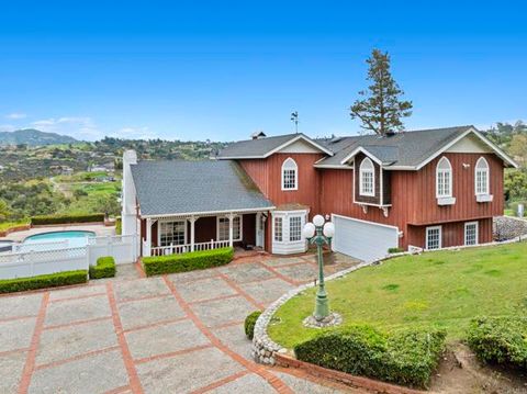 1568 Calle Lomeda Fallbrook CA 92028