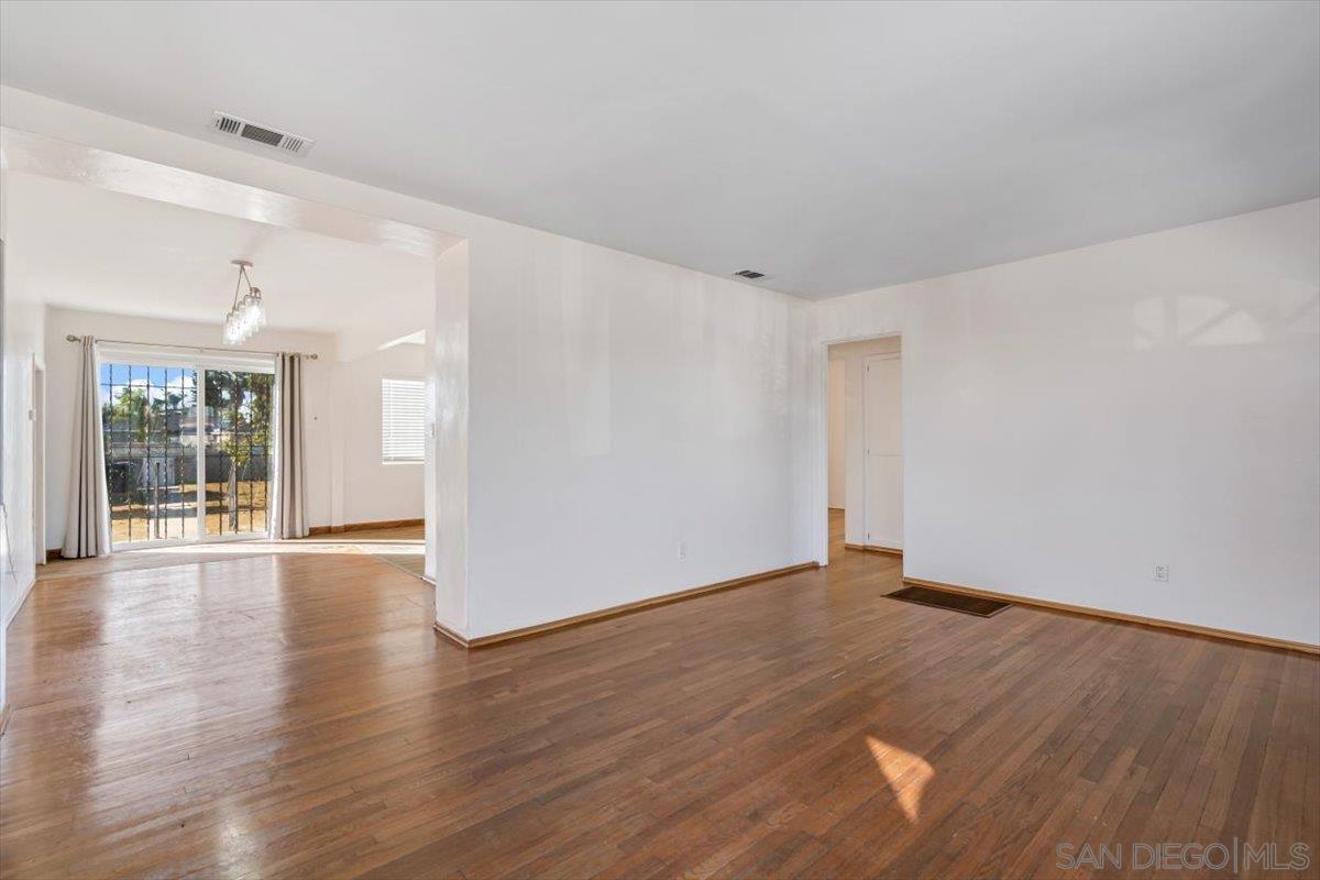 4614 Winona Ave.