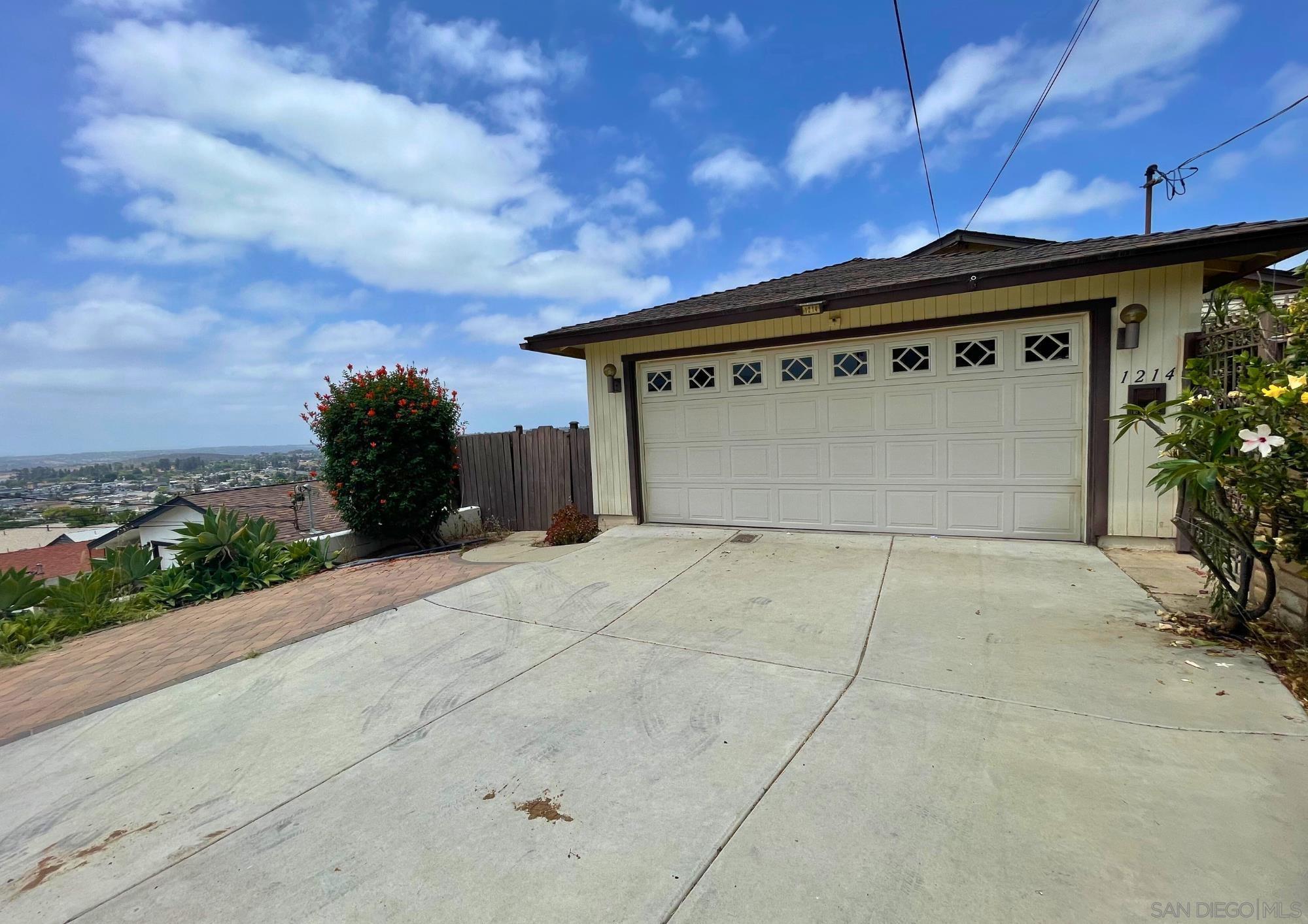 1214 Maria Ave