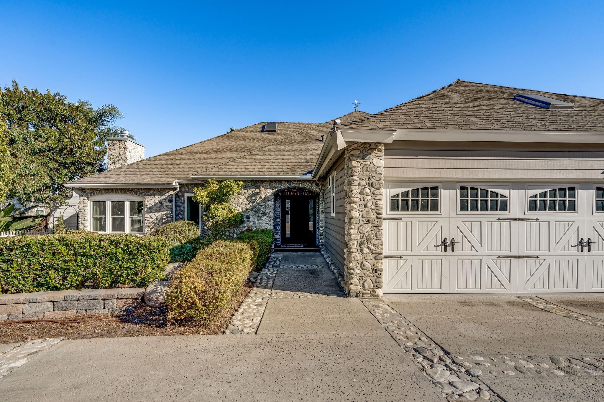 2608 La Costa Ave