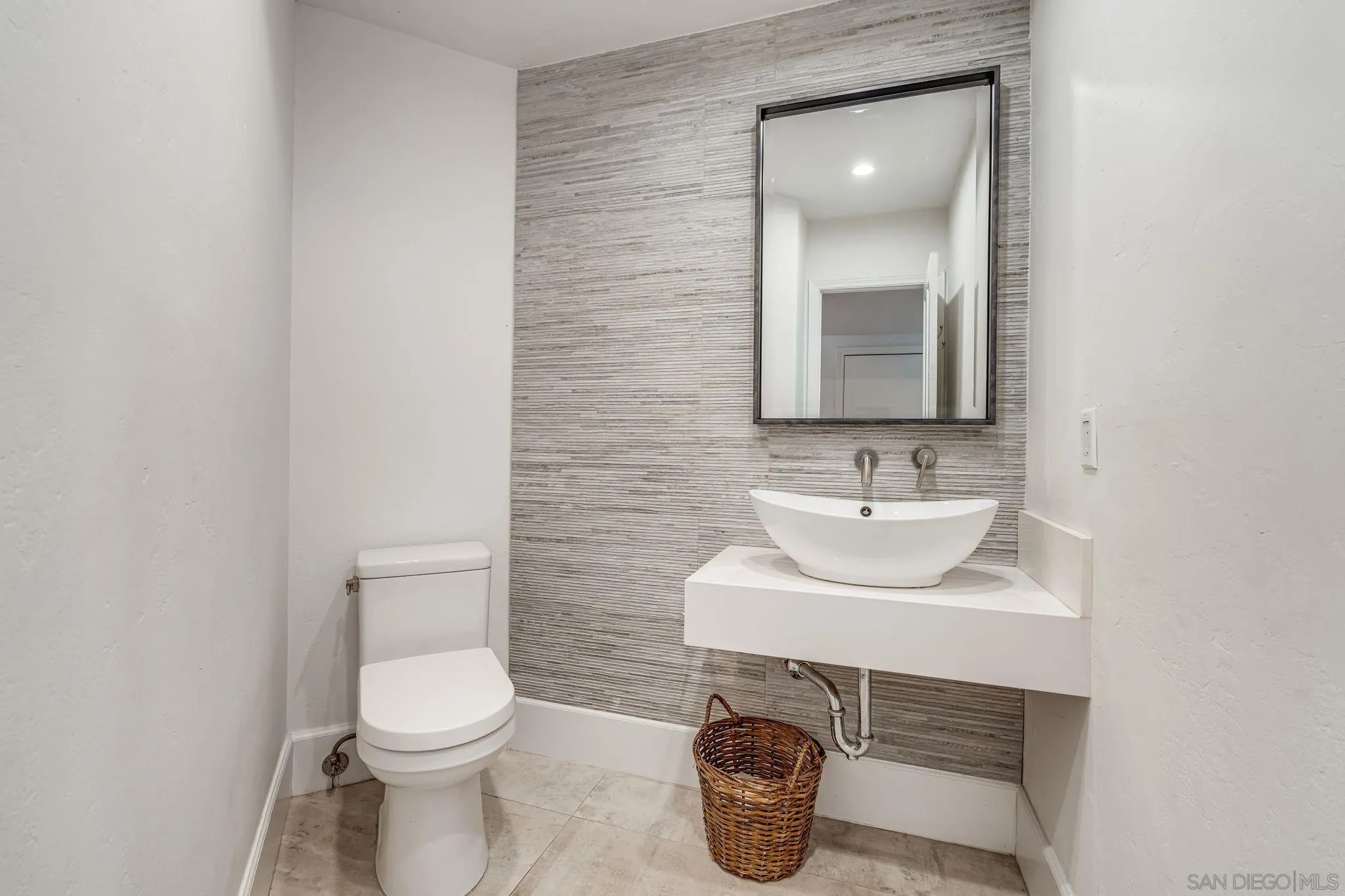 Carlsbad, California 92009, United States, 5 Bedrooms Bedrooms, ,5 BathroomsBathrooms,Residential,Active,140771