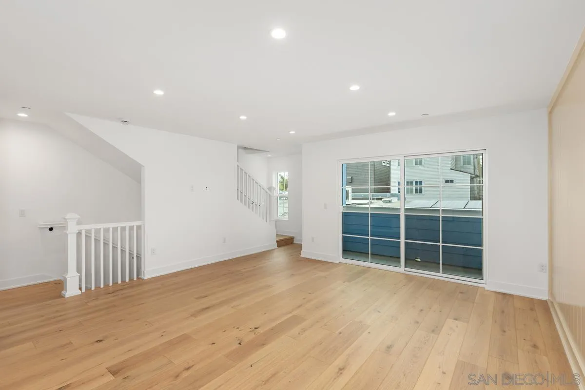 Coronado, California 92118, United States, 3 Bedrooms Bedrooms, ,3 BathroomsBathrooms,Residential,Active,83130