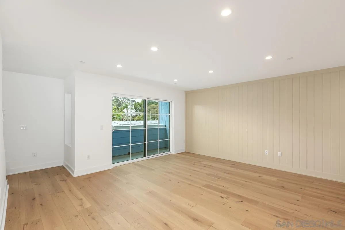 Coronado, California 92118, United States, 3 Bedrooms Bedrooms, ,3 BathroomsBathrooms,Residential,Active,83130