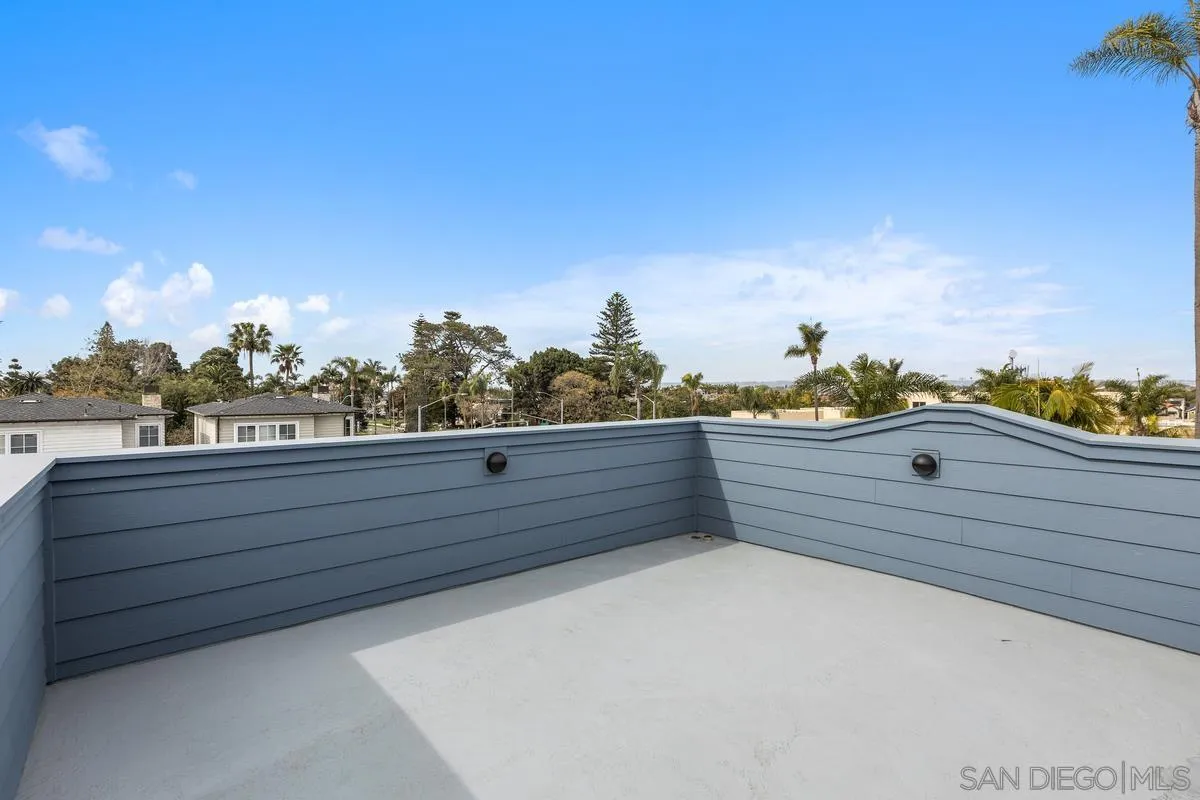 Coronado, California 92118, United States, 3 Bedrooms Bedrooms, ,3 BathroomsBathrooms,Residential,Active,83130