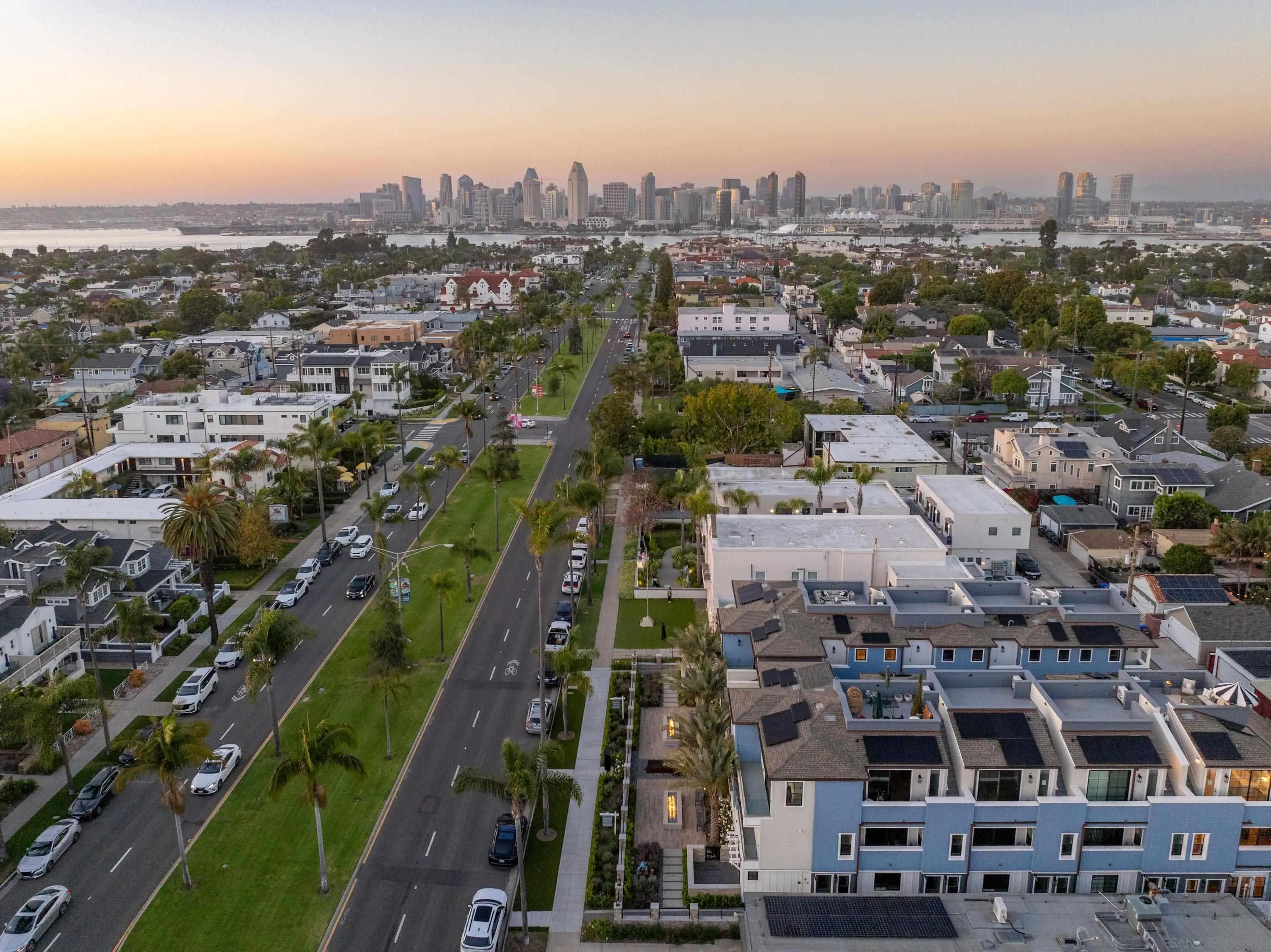 Coronado, California 92118, United States, 3 Bedrooms Bedrooms, ,3 BathroomsBathrooms,Residential,Active,83130