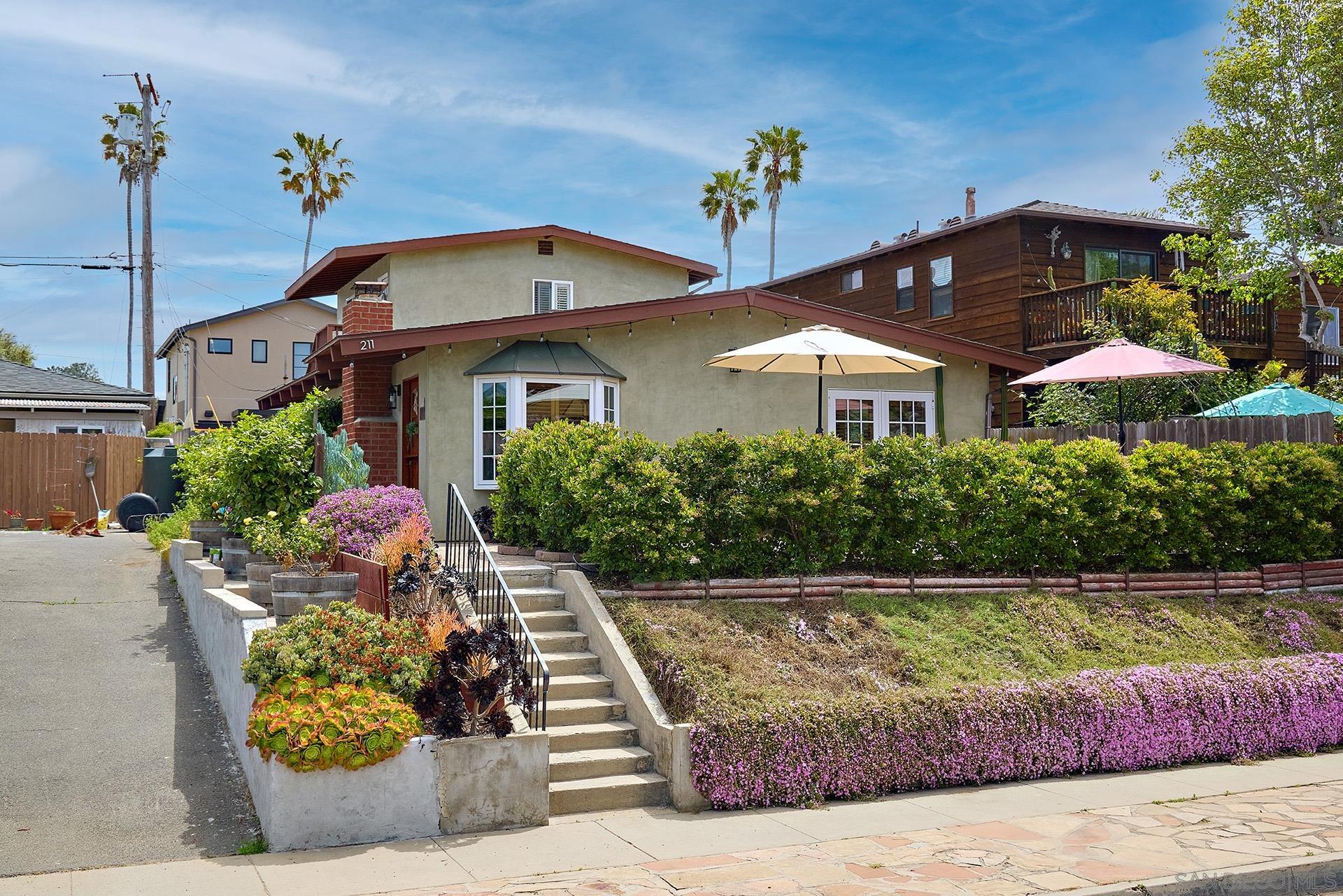 211 La Mesa Ave.