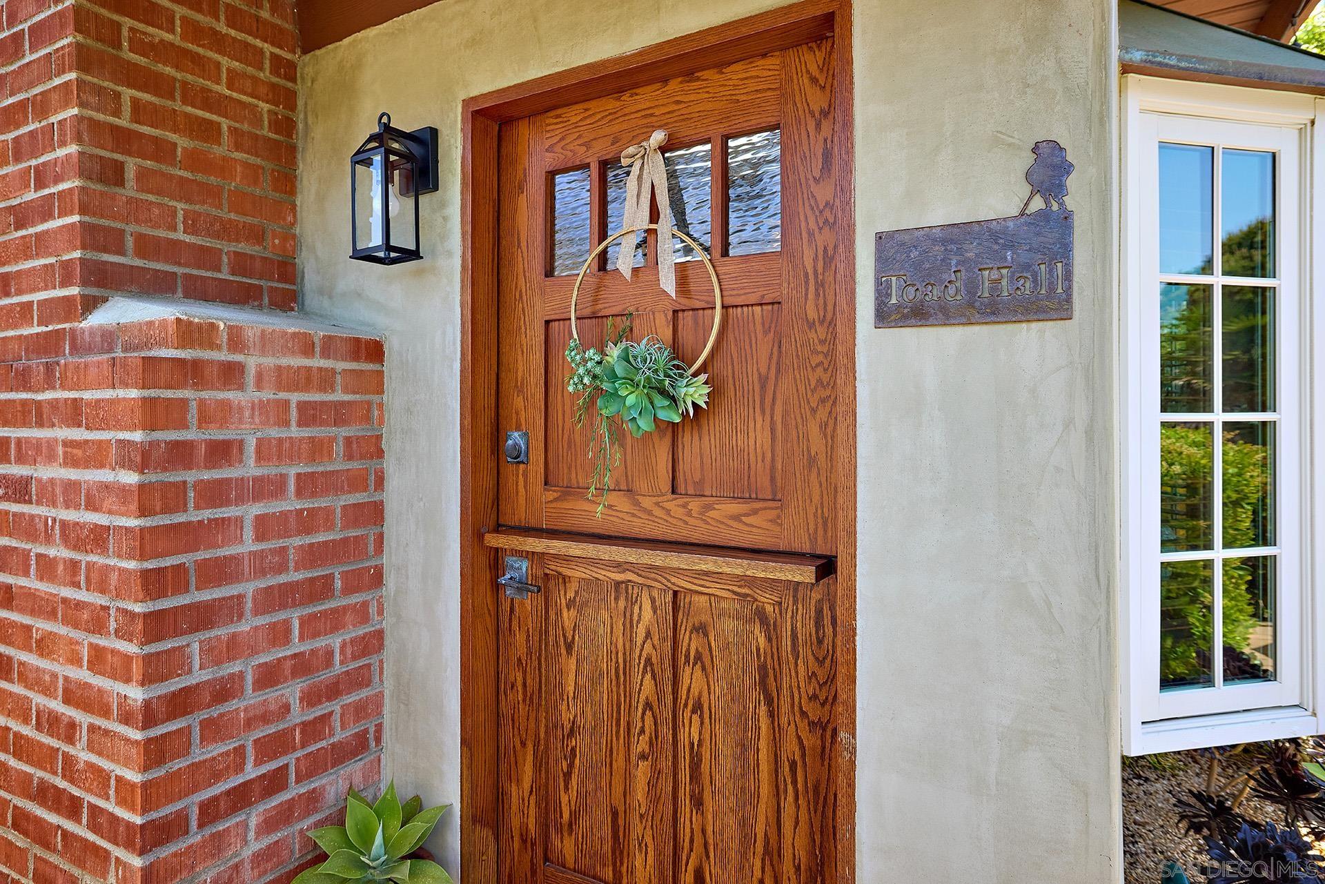 211 La Mesa Ave.