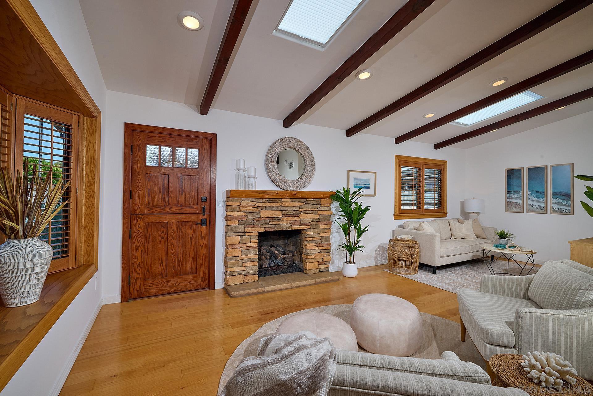 211 La Mesa Ave.