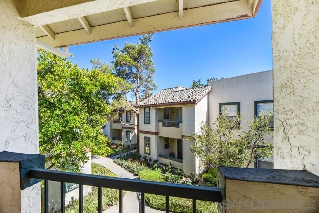 Photo for 10872 Sabre Hill Dr #286, San Diego, CA 92128 (MLS # 230019637)