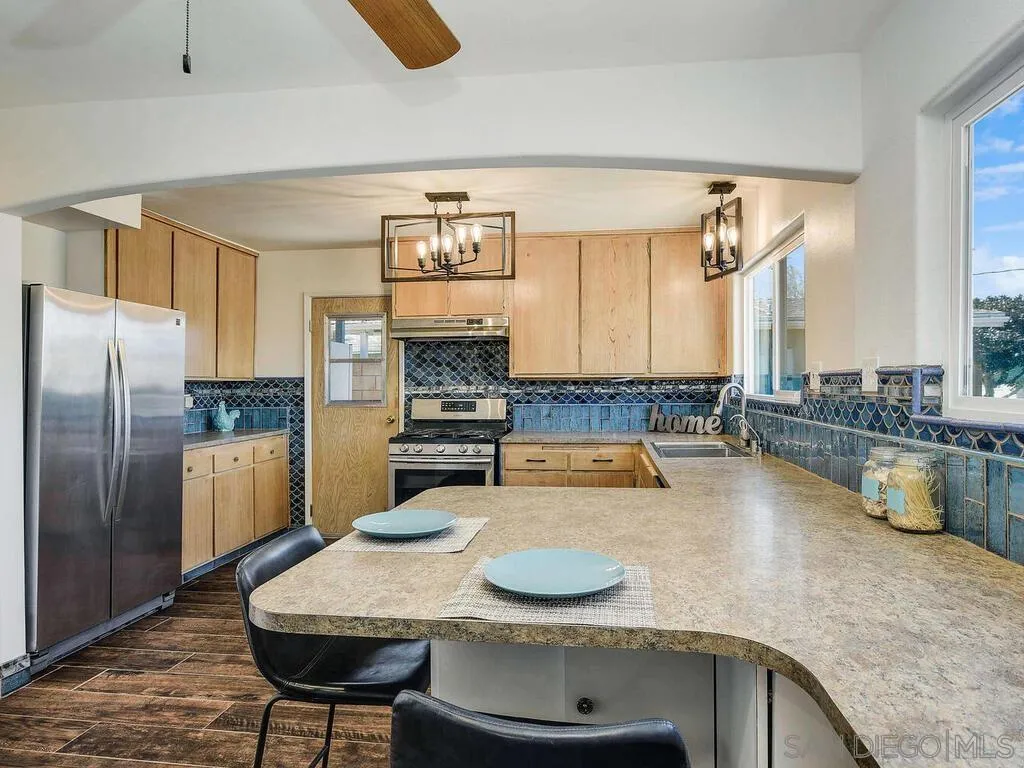 San Diego, California 92117, United States, 3 Bedrooms Bedrooms, ,2 BathroomsBathrooms,Residential,Pending,79988