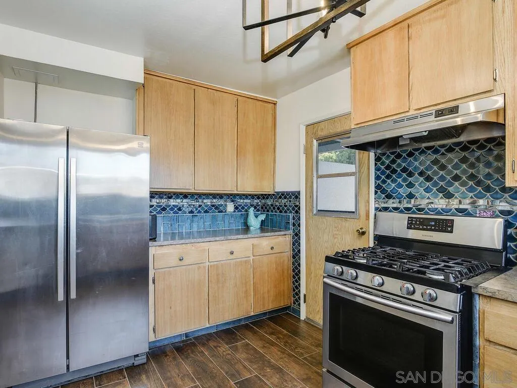 San Diego, California 92117, United States, 3 Bedrooms Bedrooms, ,2 BathroomsBathrooms,Residential,Pending,79988