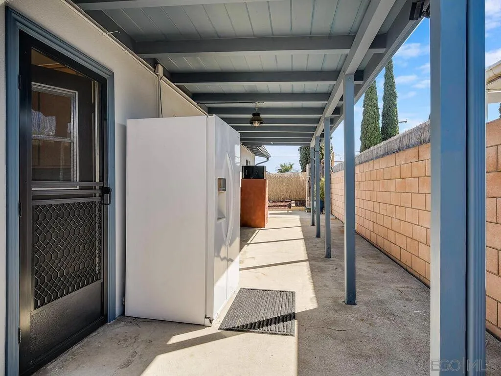 San Diego, California 92117, United States, 3 Bedrooms Bedrooms, ,2 BathroomsBathrooms,Residential,Pending,79988