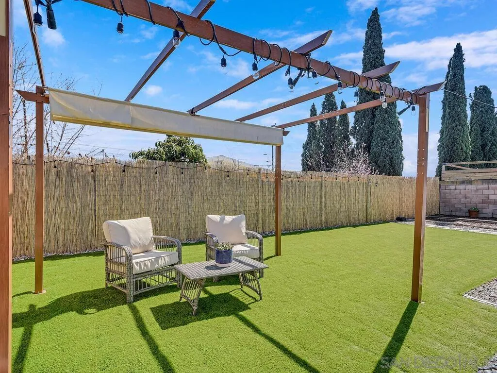 San Diego, California 92117, United States, 3 Bedrooms Bedrooms, ,2 BathroomsBathrooms,Residential,Pending,79988