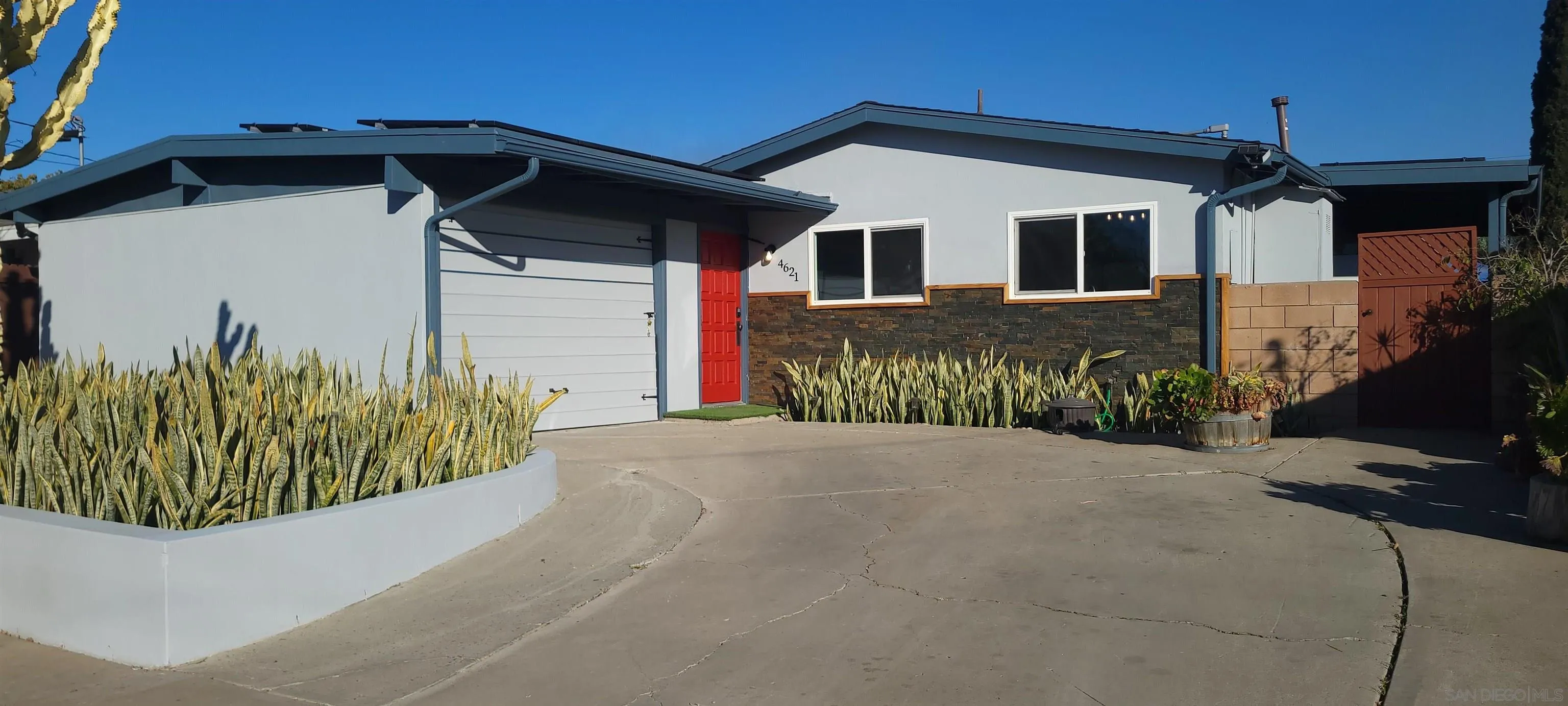 San Diego, California 92117, United States, 3 Bedrooms Bedrooms, ,2 BathroomsBathrooms,Residential,Pending,79988