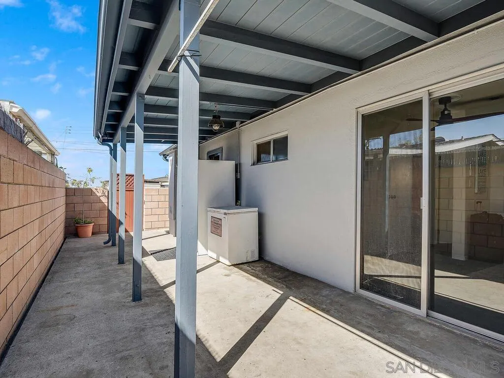 San Diego, California 92117, United States, 3 Bedrooms Bedrooms, ,2 BathroomsBathrooms,Residential,Pending,79988