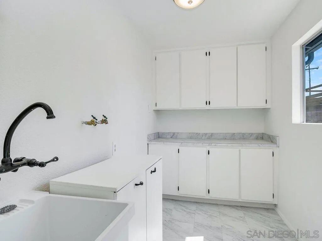 San Diego, California 92117, United States, 3 Bedrooms Bedrooms, ,2 BathroomsBathrooms,Residential,Pending,79988