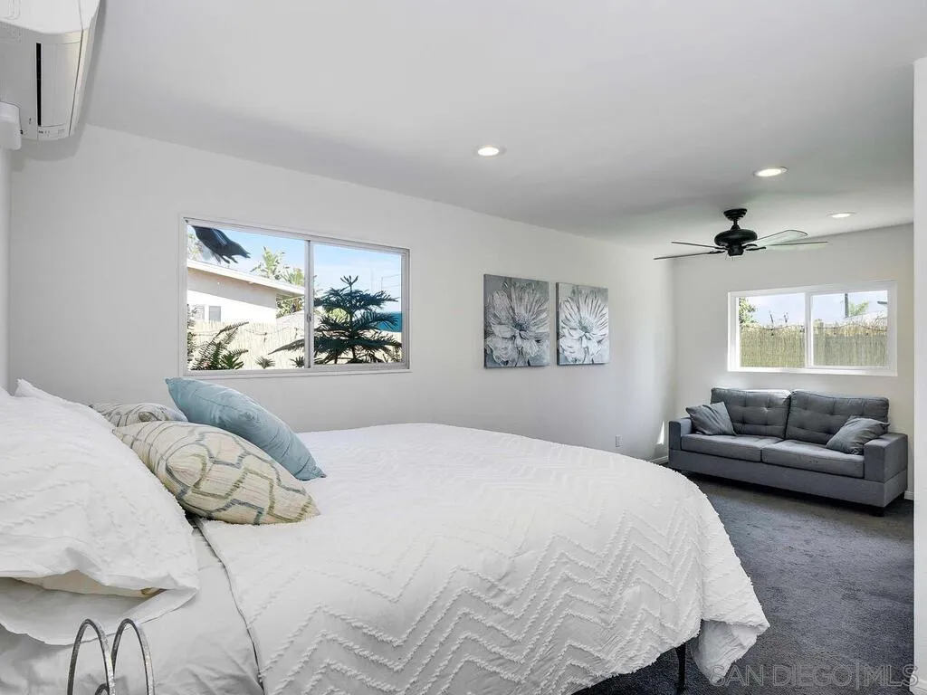 San Diego, California 92117, United States, 3 Bedrooms Bedrooms, ,2 BathroomsBathrooms,Residential,Pending,79988