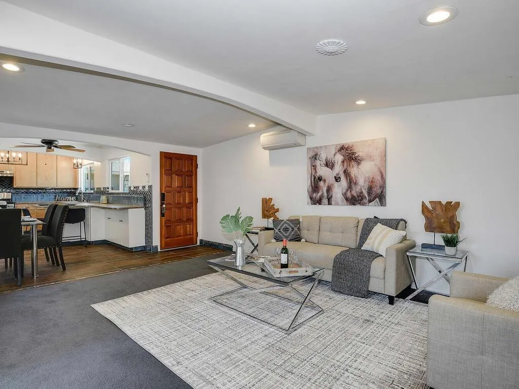 San Diego, California 92117, United States, 3 Bedrooms Bedrooms, ,2 BathroomsBathrooms,Residential,Pending,79988