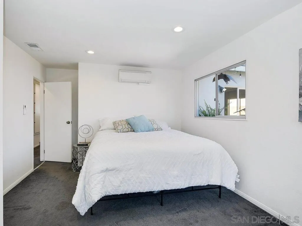 San Diego, California 92117, United States, 3 Bedrooms Bedrooms, ,2 BathroomsBathrooms,Residential,Pending,79988